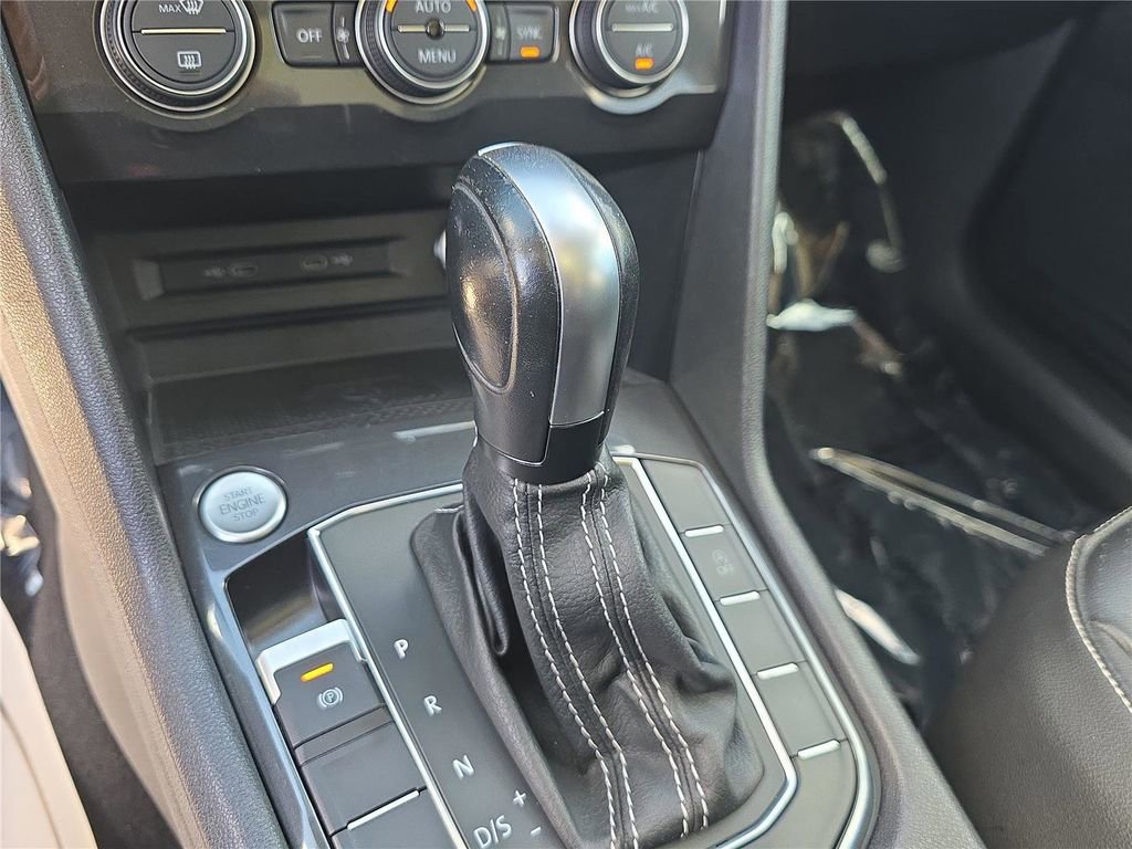 Used 2021 Volkswagen Tiguan SE w/ Panoramic Sunroof Package FWD image 21