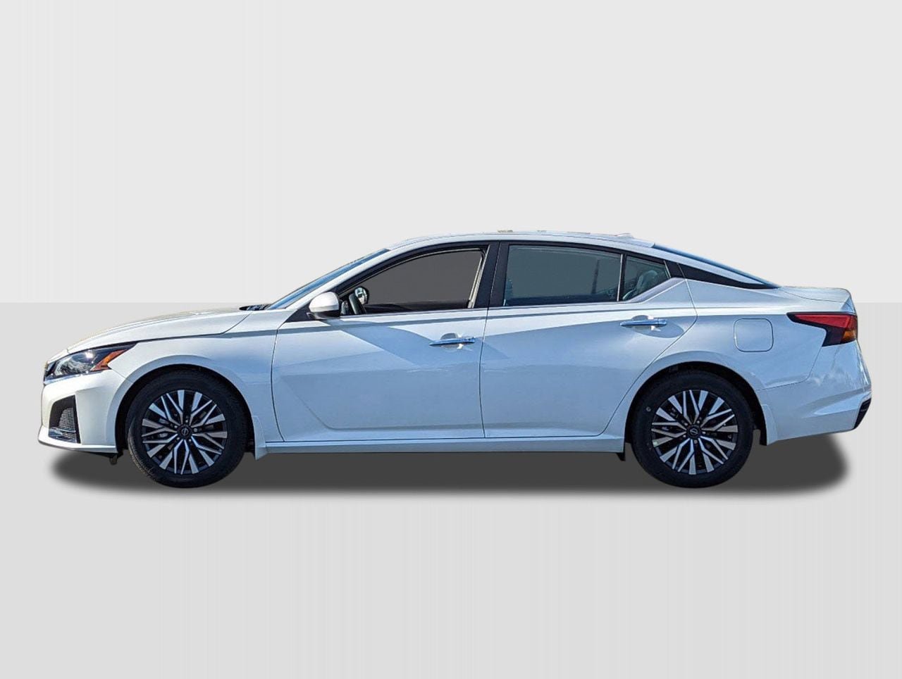 New 2026 Nissan Altima 2.5 SV FWD image 2