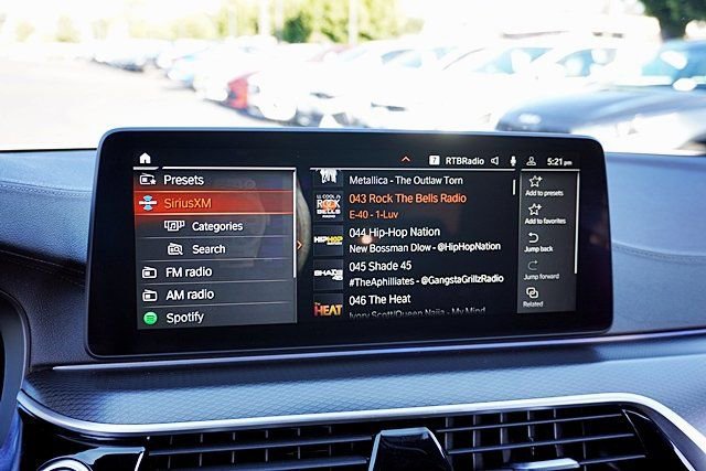 Used 2023 BMW M550i xDrive w/ Shadowloine Package AWD/4WD image 27
