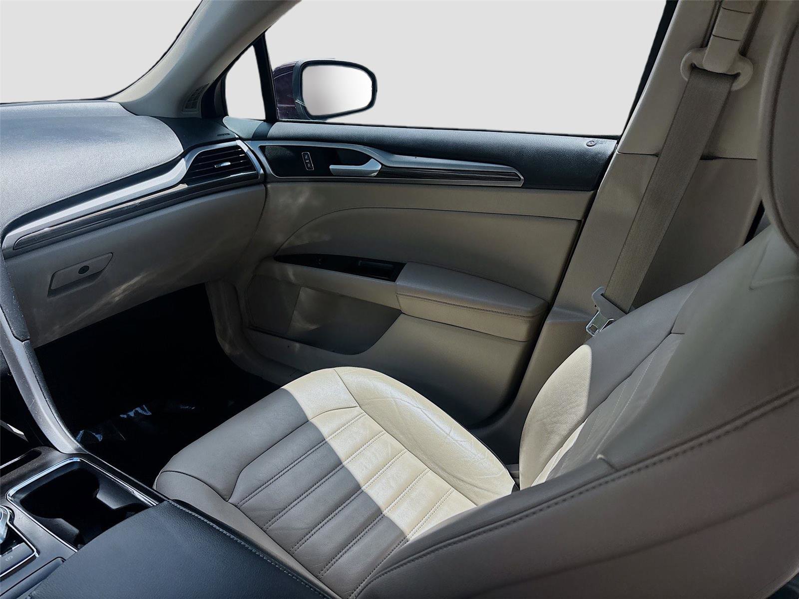 Used 2018 Ford Fusion SE w/ Fusion SE Technology Package FWD image 27