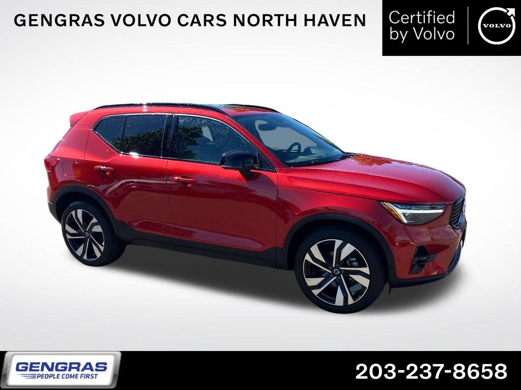 Certified 2025 Volvo XC40 B5 Ultra AWD/4WD image 1