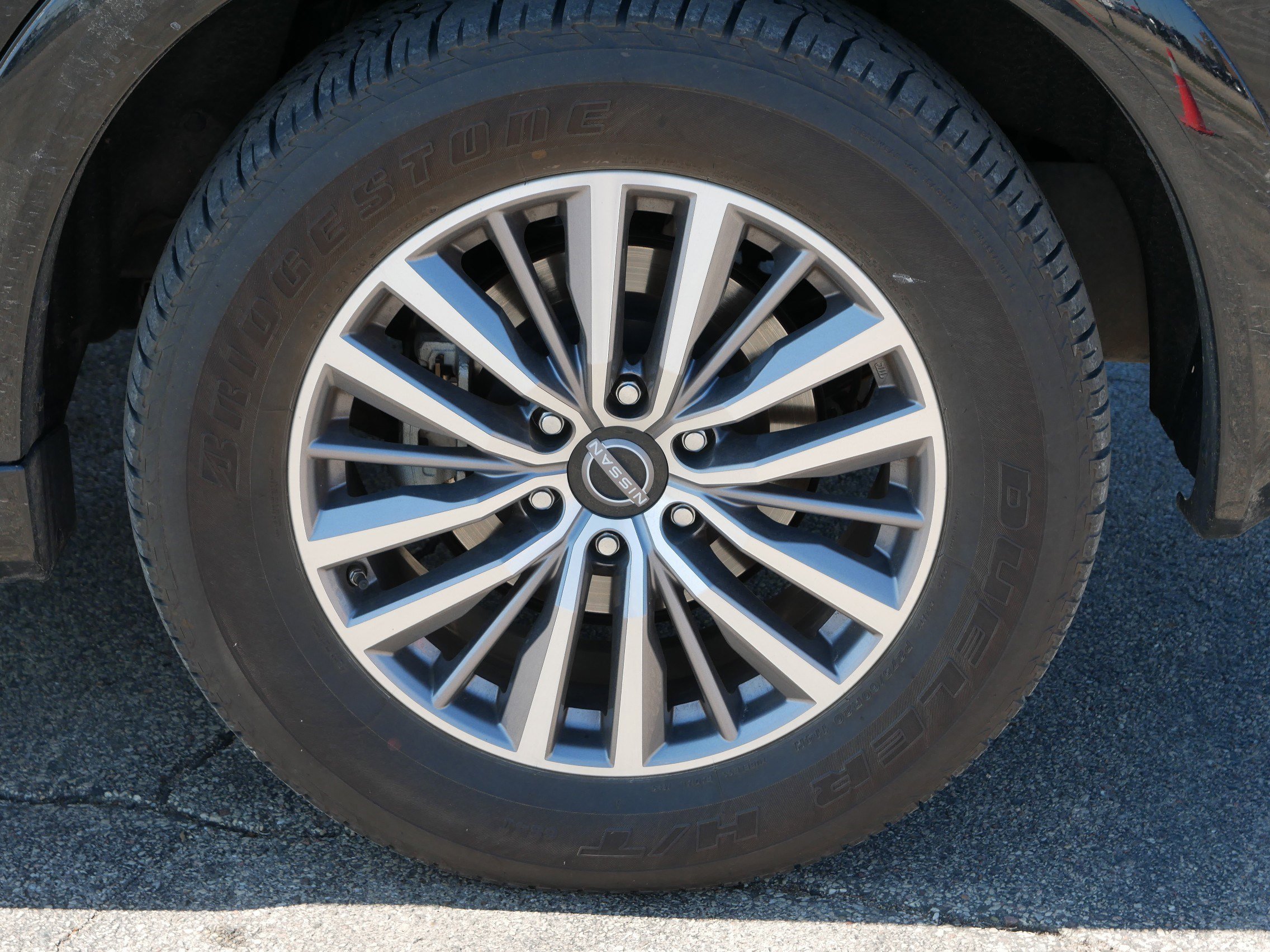 Used 2024 Nissan Armada SL w/ Captain's Chairs Package image 5