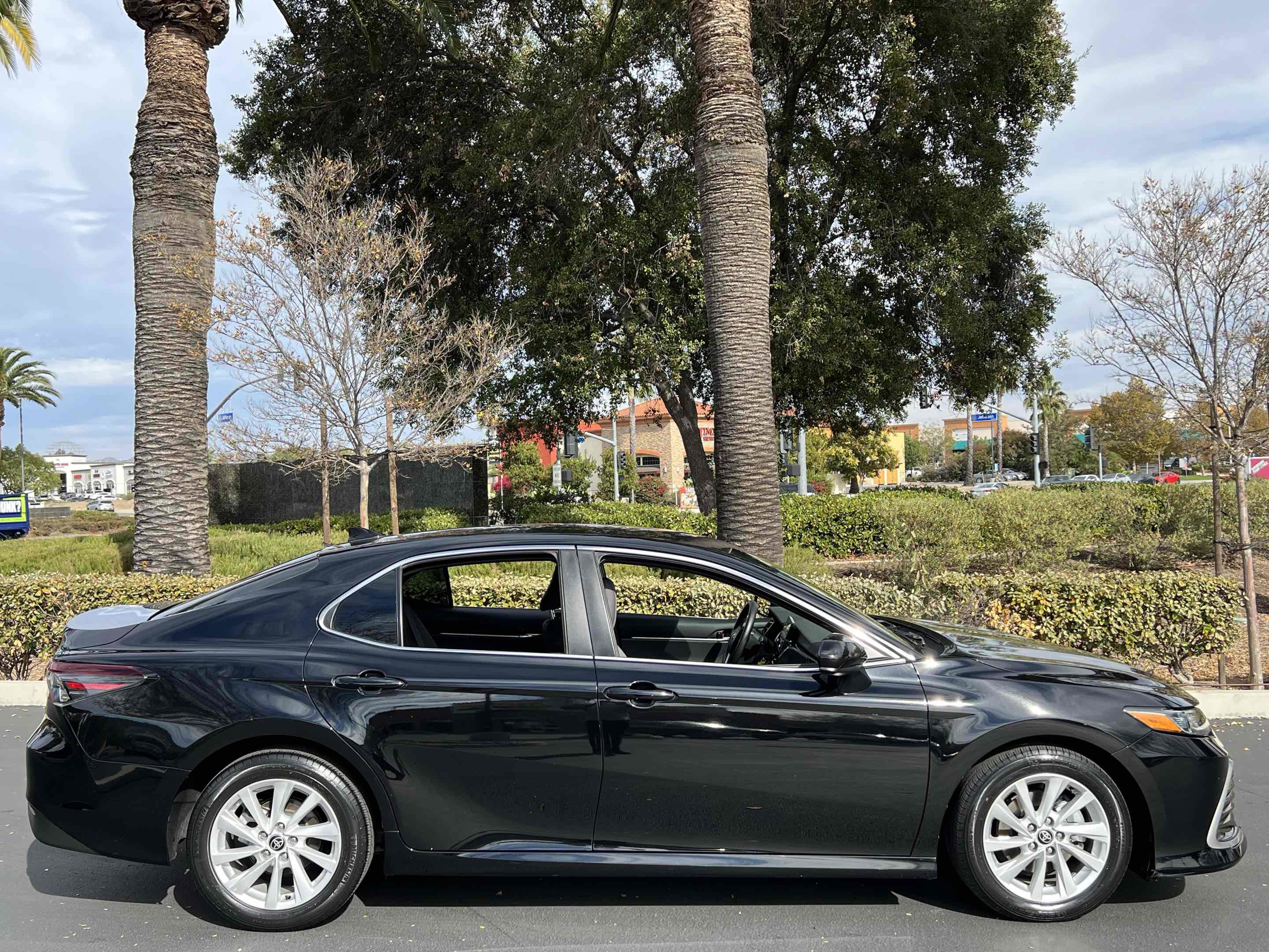 Used 2021 Toyota Camry LE image 15