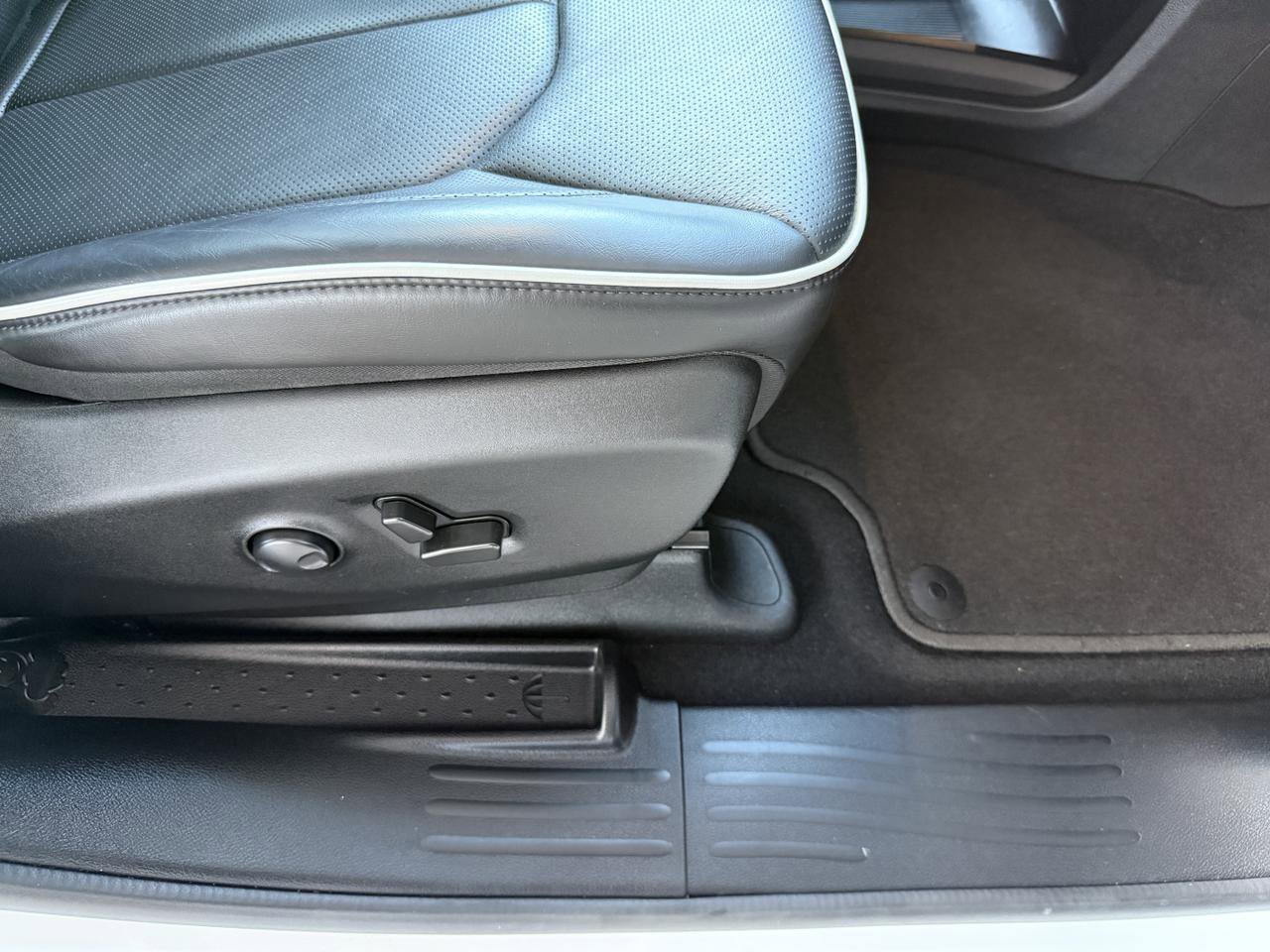 Used 2023 Chrysler Pacifica Limited w/ S Appearance Package FWD image 33