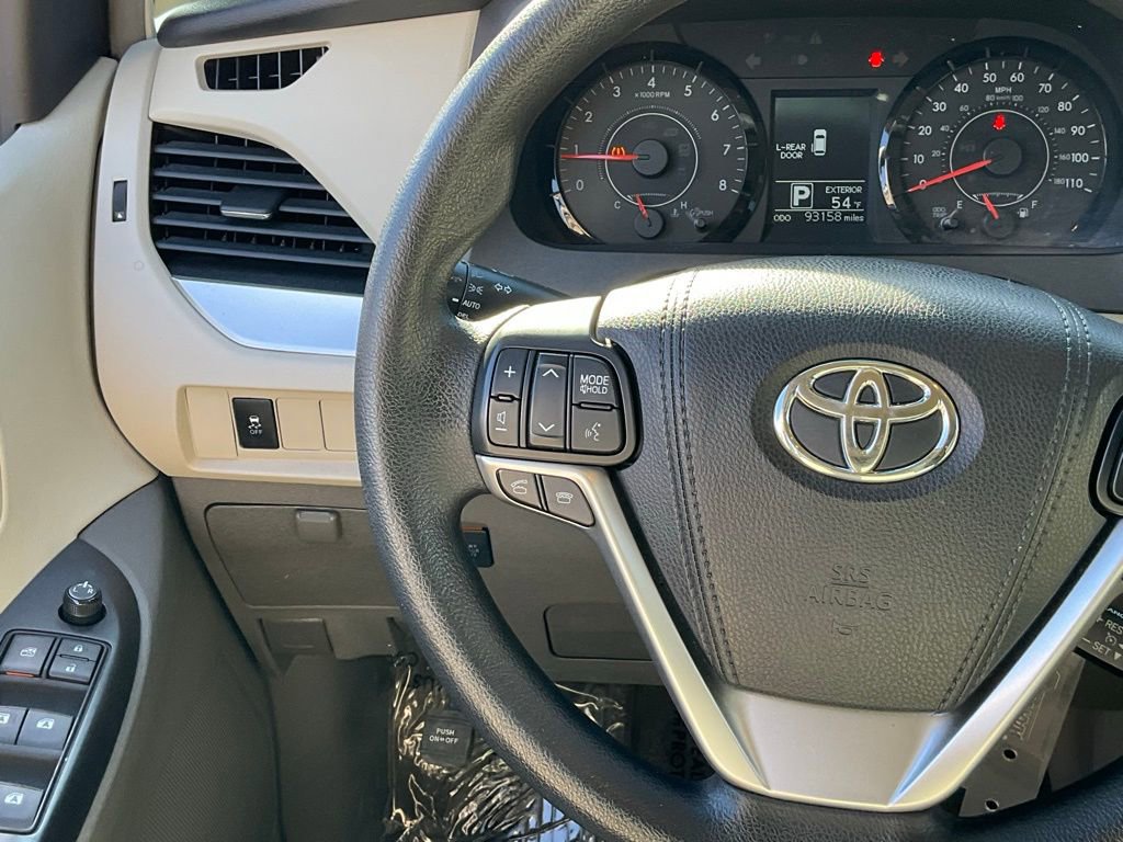Used 2015 Toyota Sienna LE image 40