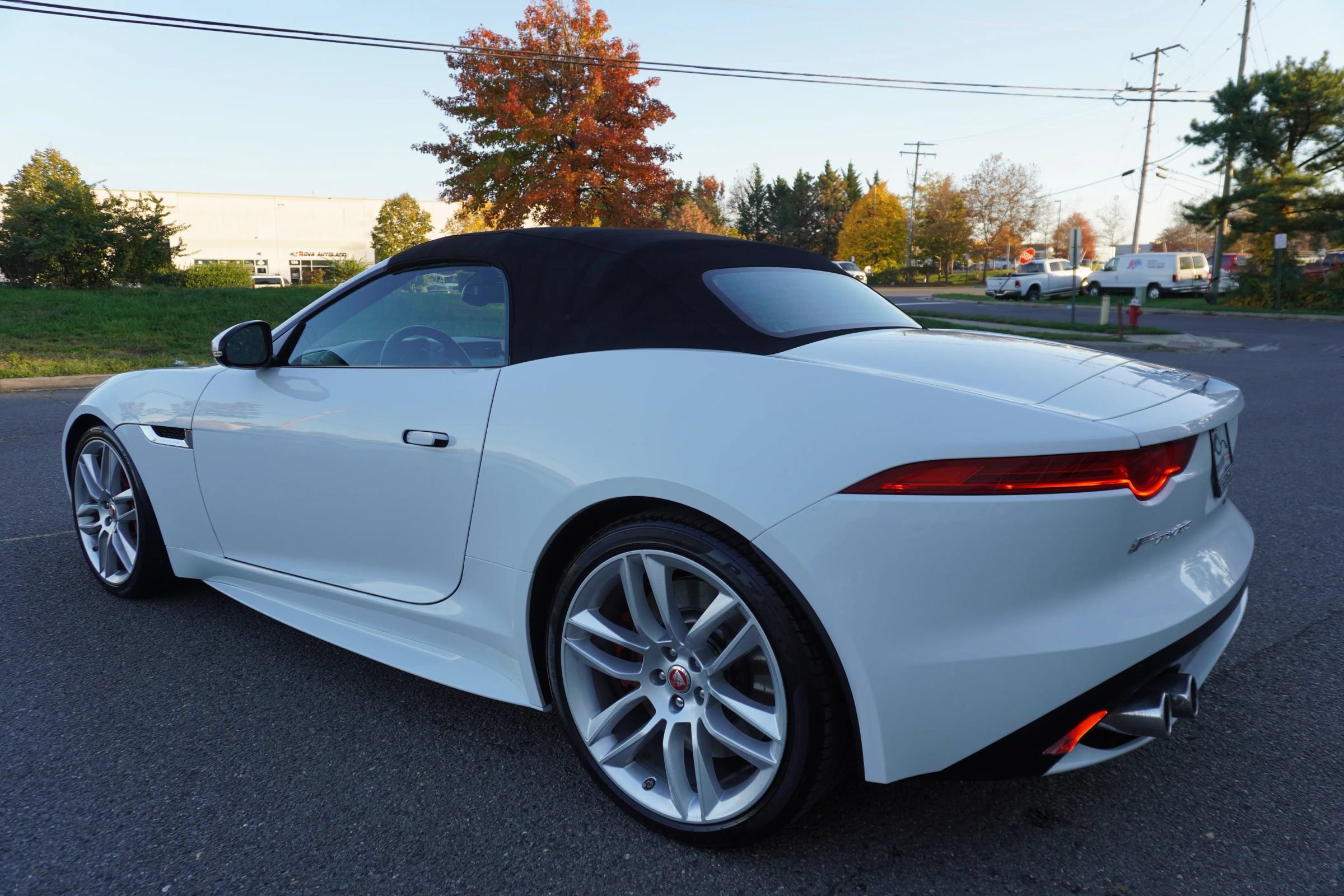 Used 2017 Jaguar F-TYPE R AWD/4WD image 5