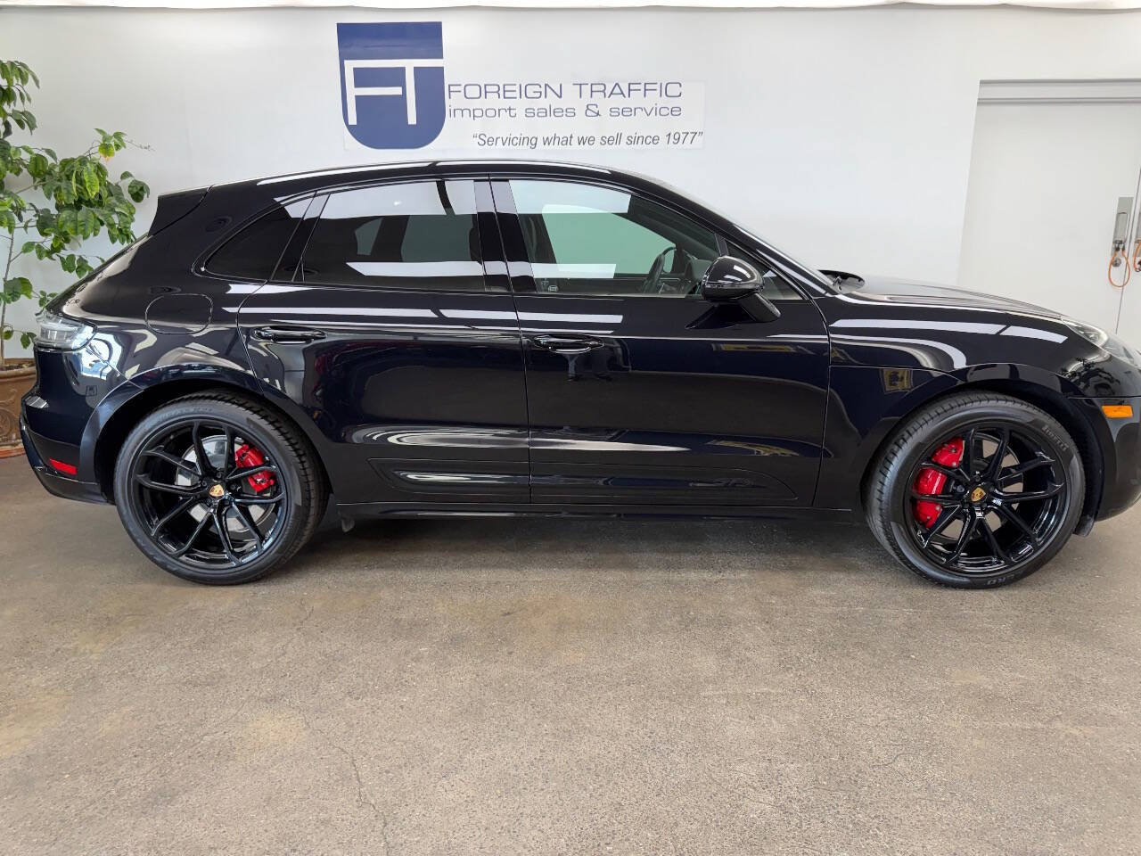 Used 2025 Porsche Macan GTS w/ Premium Package Plus (PU3) AWD/4WD image 5