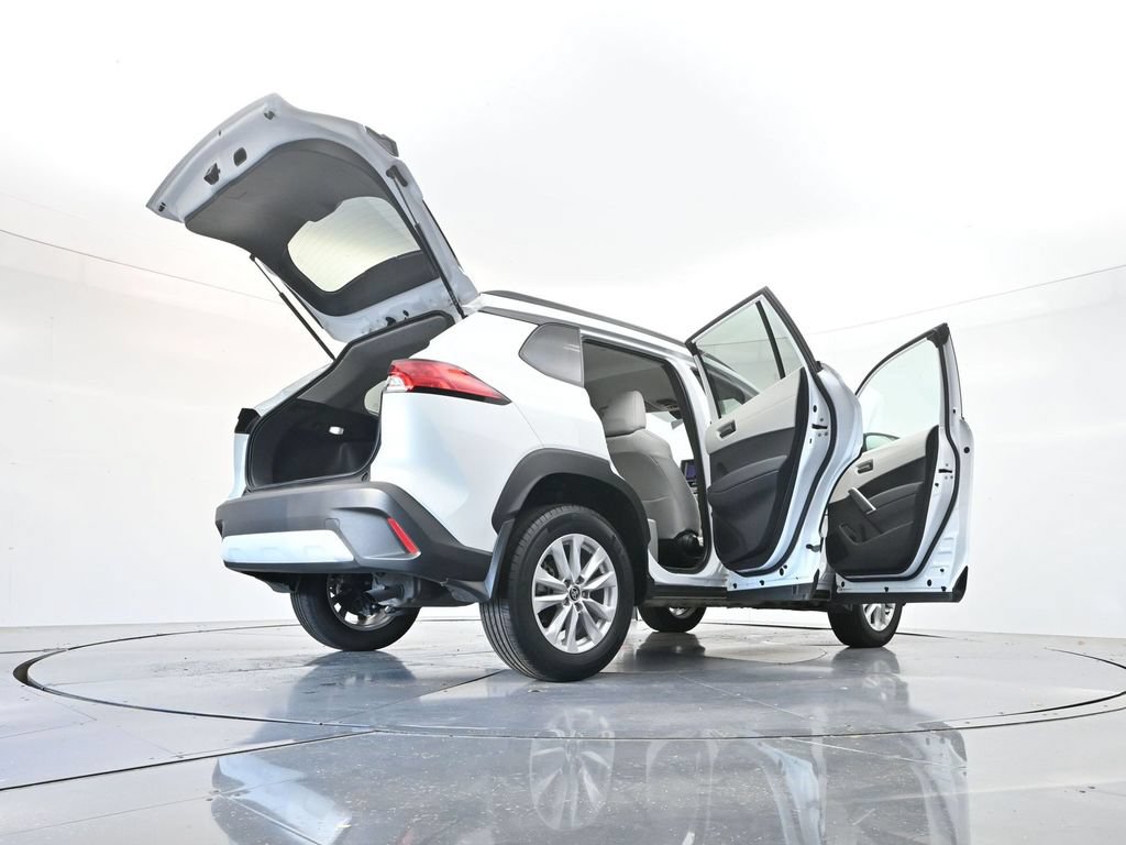 Used 2024 Toyota Corolla Cross LE FWD image 39
