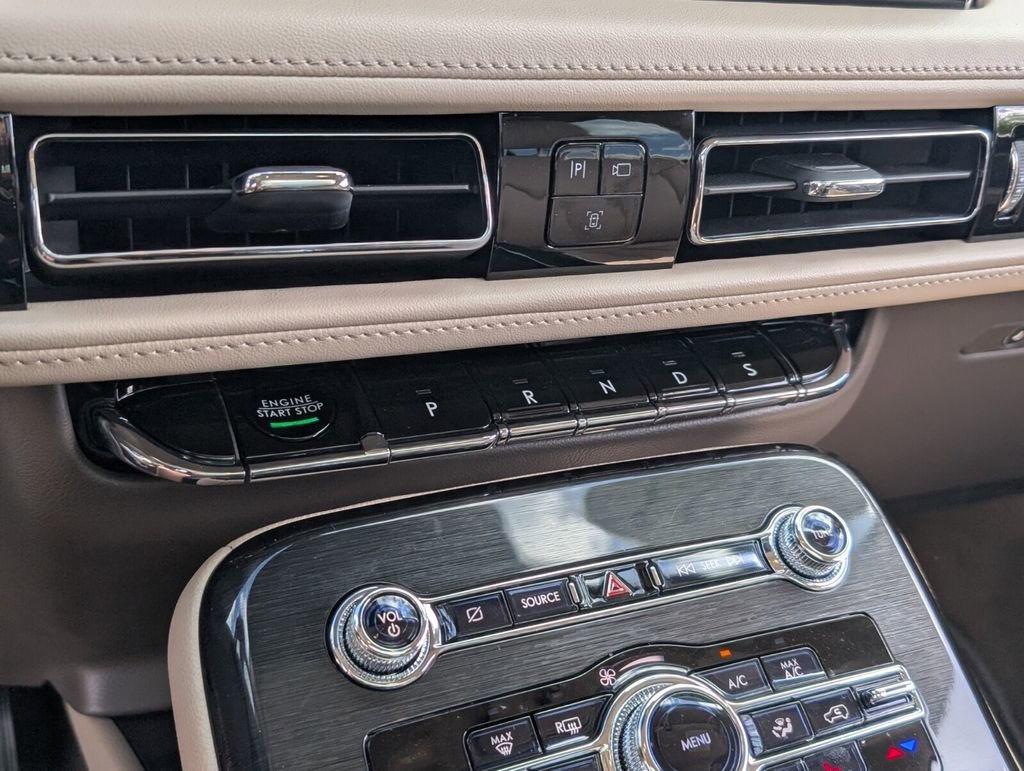 Used 2023 Lincoln Nautilus Reserve image 22