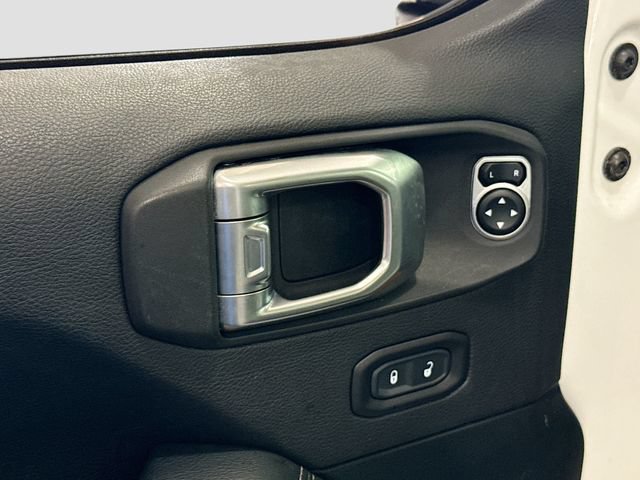 Used 2020 Jeep Wrangler Unlimited Sahara AWD/4WD image 18