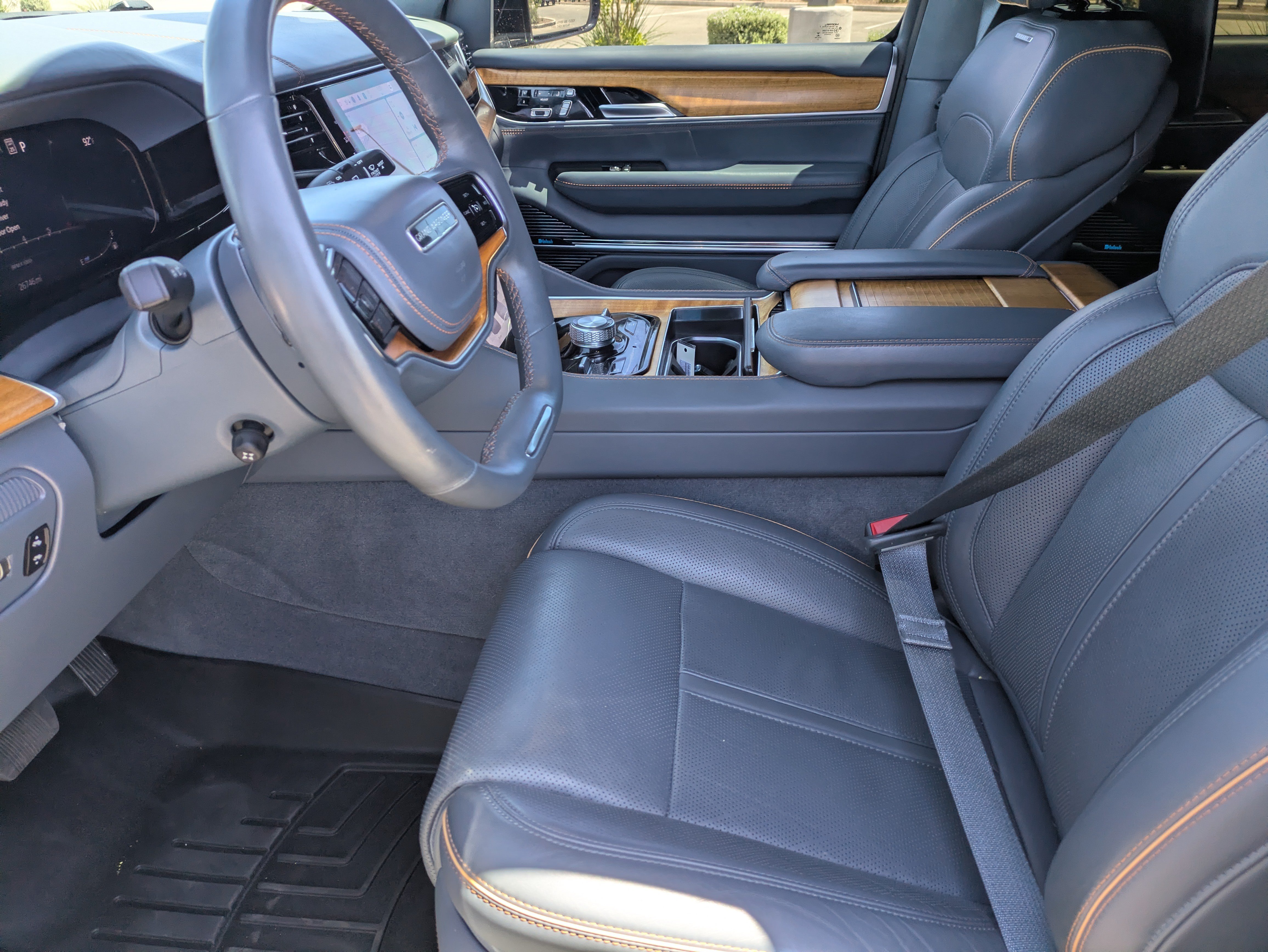 Used 2023 Jeep Grand Wagoneer L Series II w/ Premium Group II AWD/4WD image 26