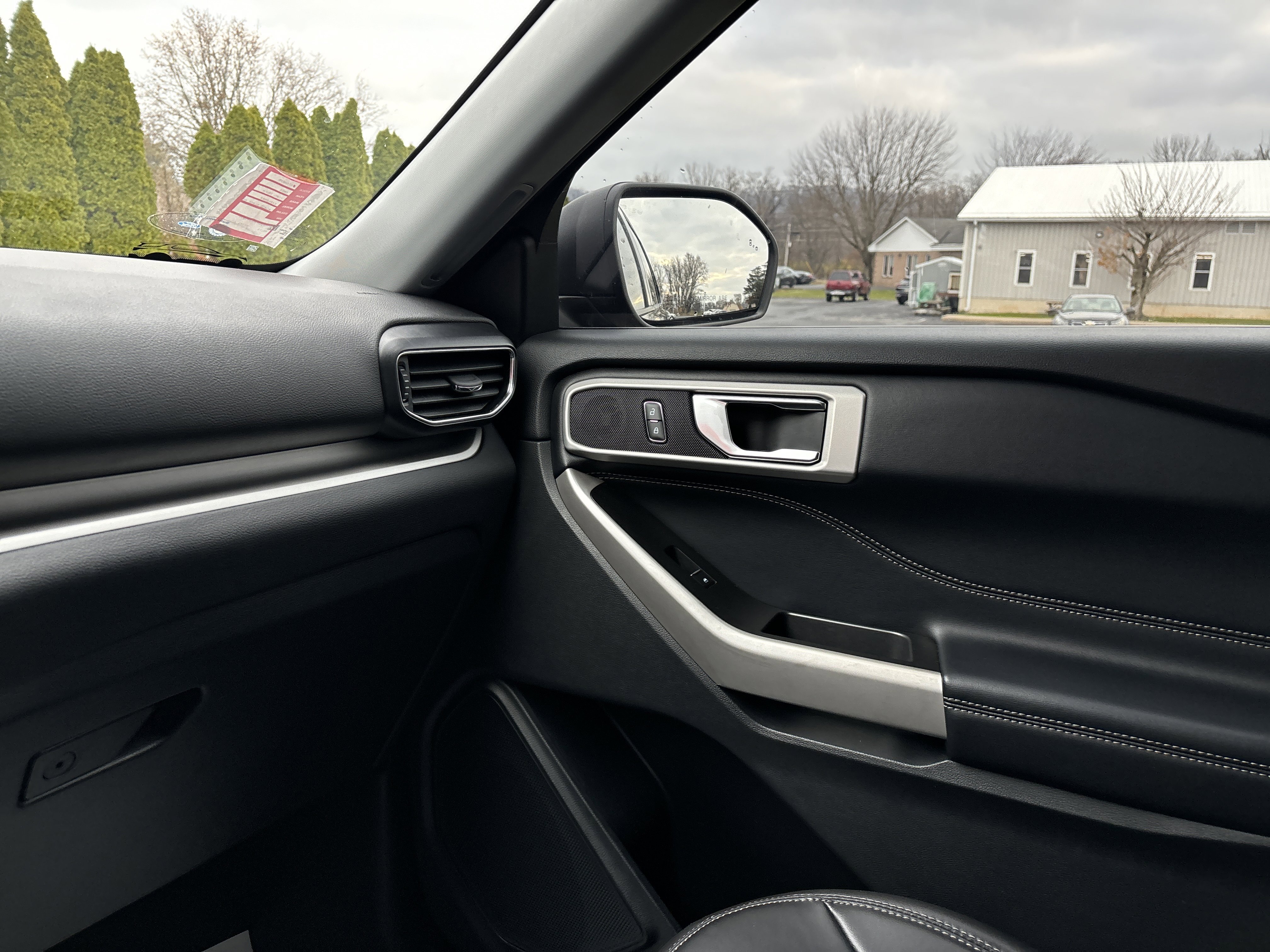 Used 2022 Ford Explorer XLT w/ Equipment Group 202A image 24