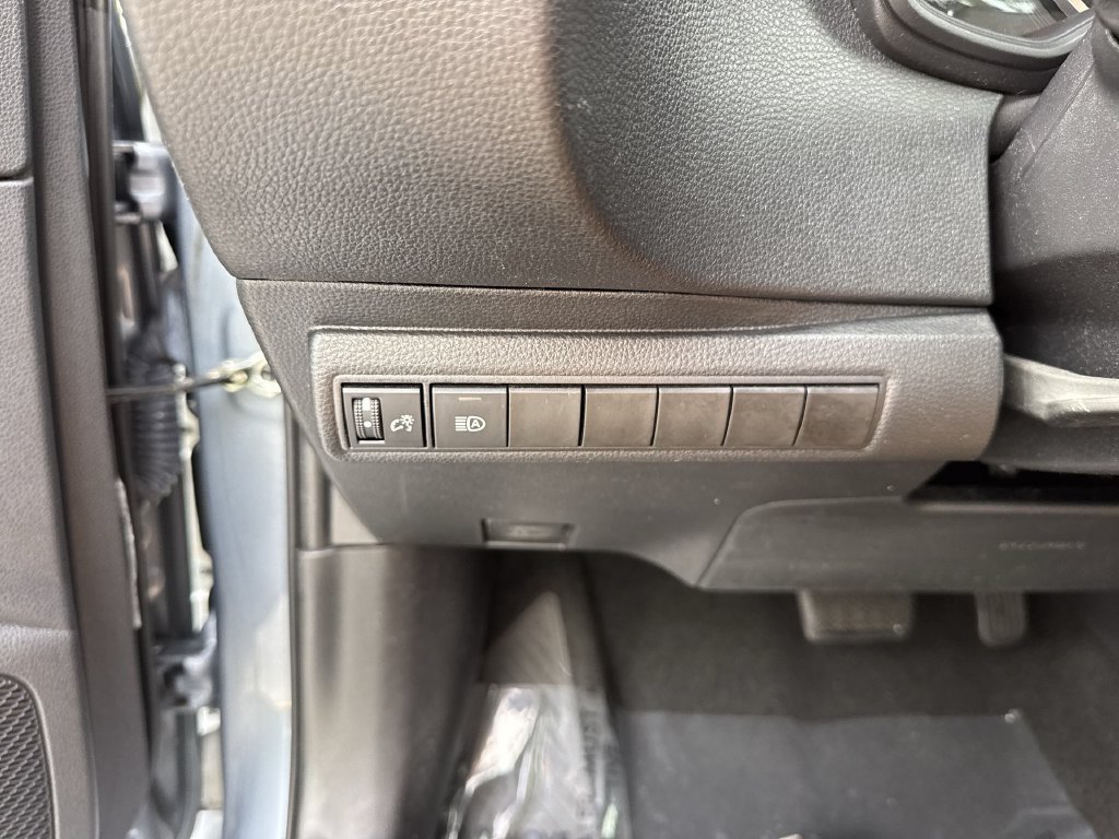 Used 2020 Toyota Corolla LE FWD image 54