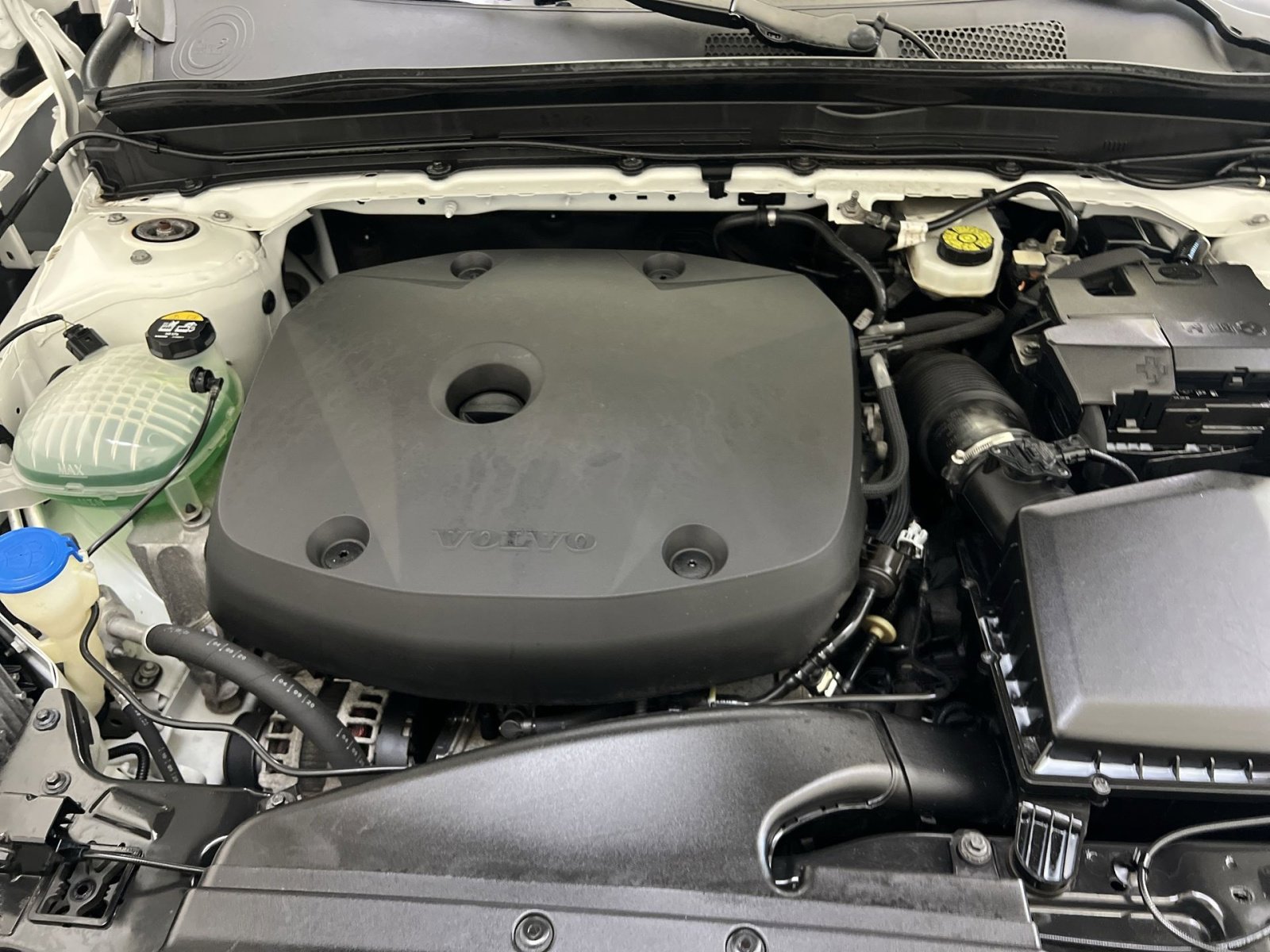 Used 2021 Volvo XC40 T5 Momentum w/ Premium Package image 26