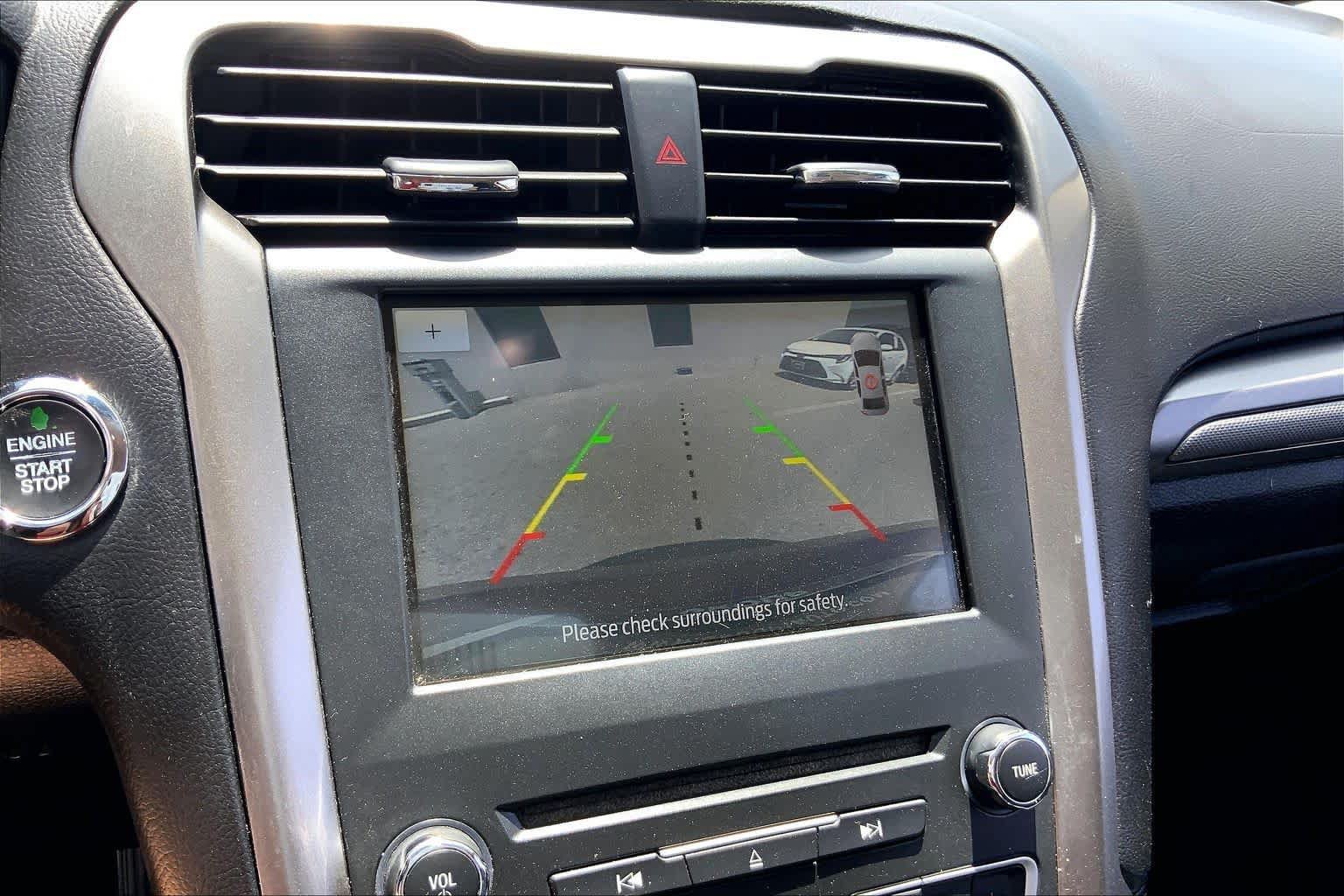 Used 2018 Ford Fusion SE w/ Fusion SE Technology Package FWD image 25