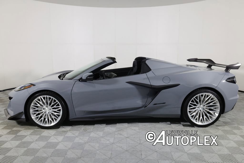 Used 2025 Chevrolet Corvette Z06 RWD image 9