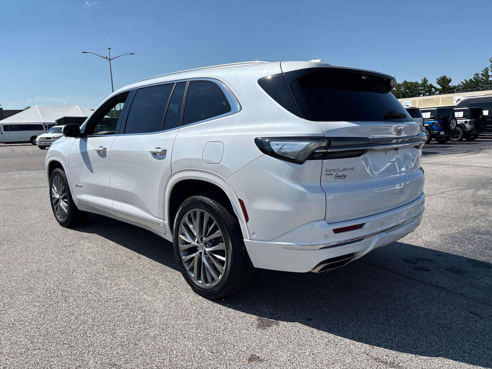 Used 2025 Buick Enclave Avenir w/ Super Cruise Package AWD/4WD image 3