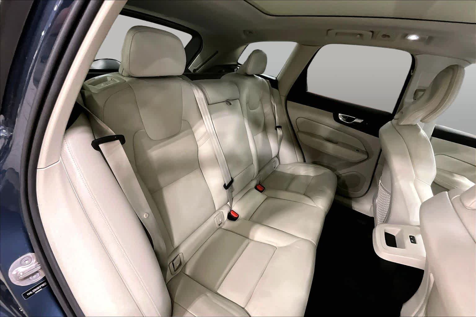 Used 2024 Volvo XC60 B5 Core w/ Protection Package Premier AWD/4WD image 19