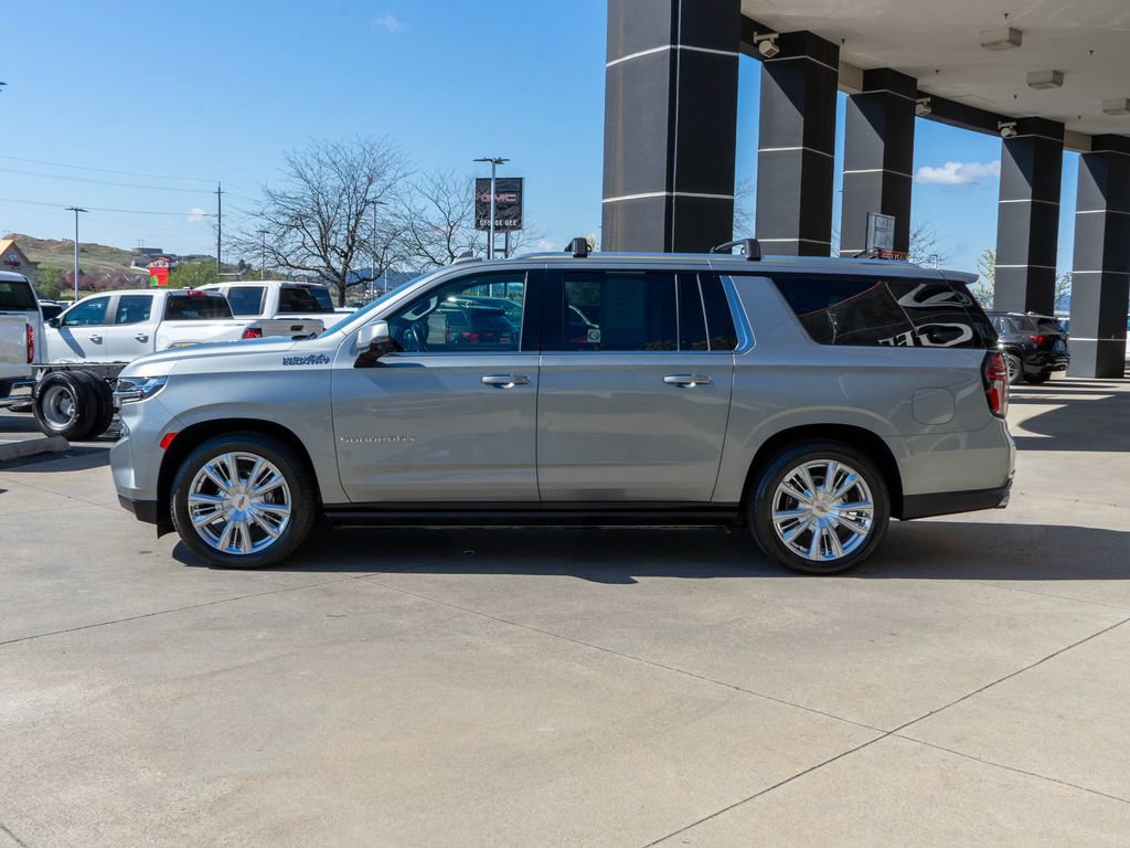 Used 2024 Chevrolet Suburban High Country image 4