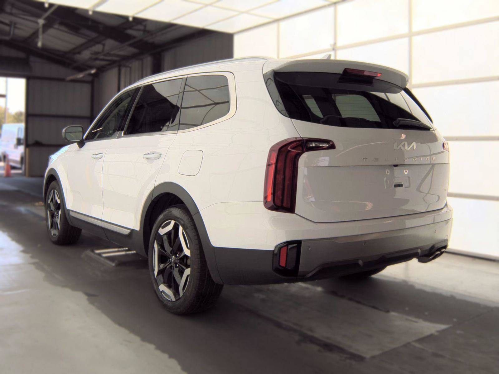 Used 2025 Kia Telluride S AWD/4WD image 7