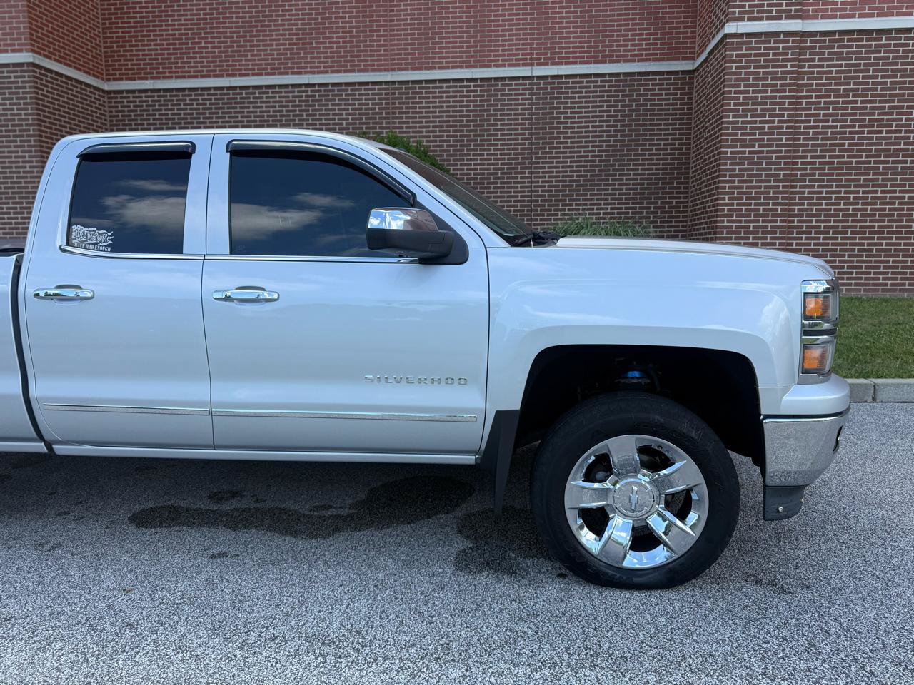 Used 2015 Chevrolet Silverado 1500 LTZ Z71 w/ LTZ Plus Package AWD/4WD image 18