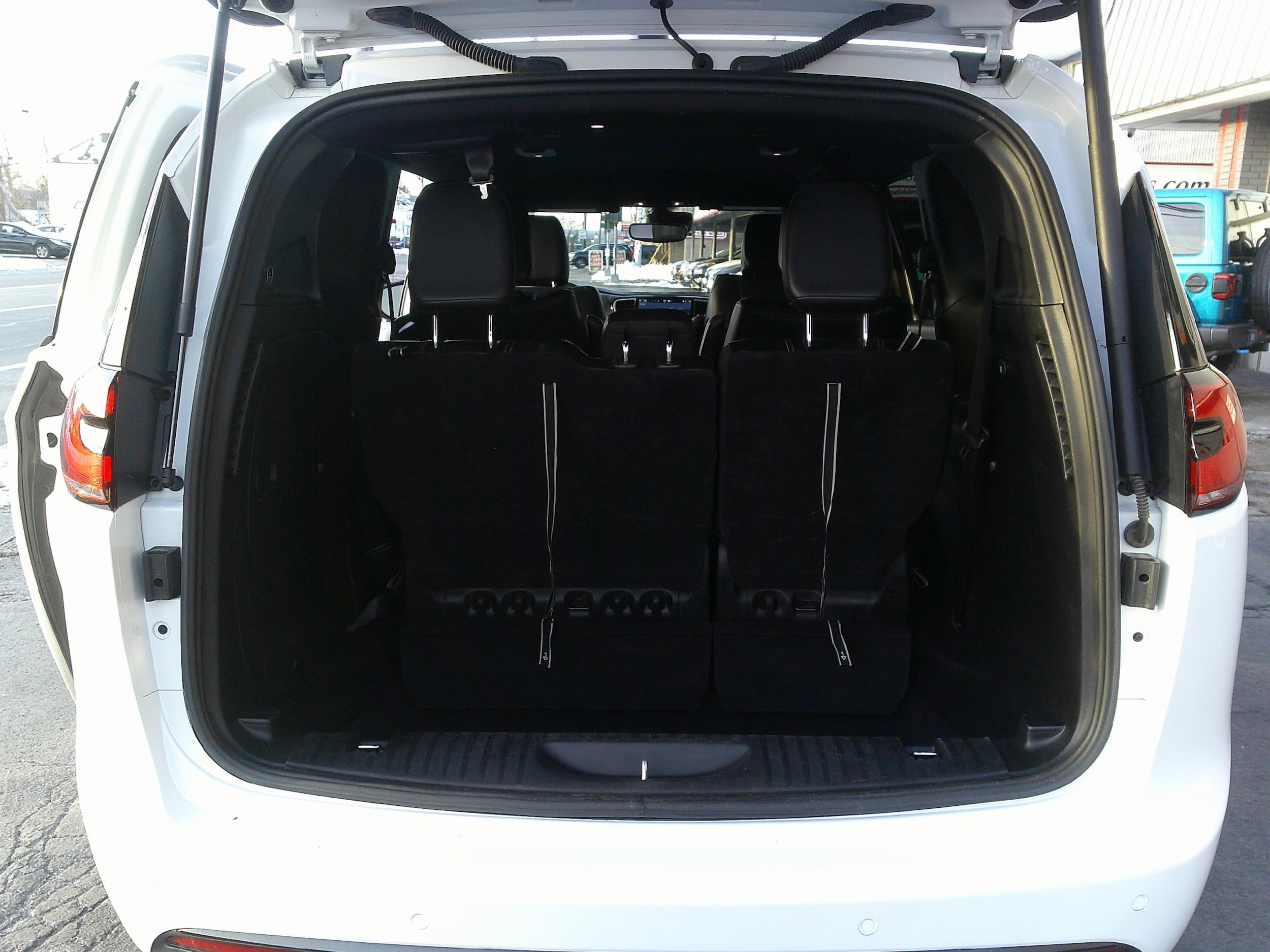 Used 2024 Chrysler Pacifica Select image 20