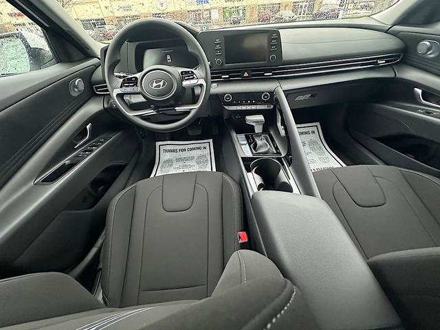 Used 2025 Hyundai Elantra Blue image 11