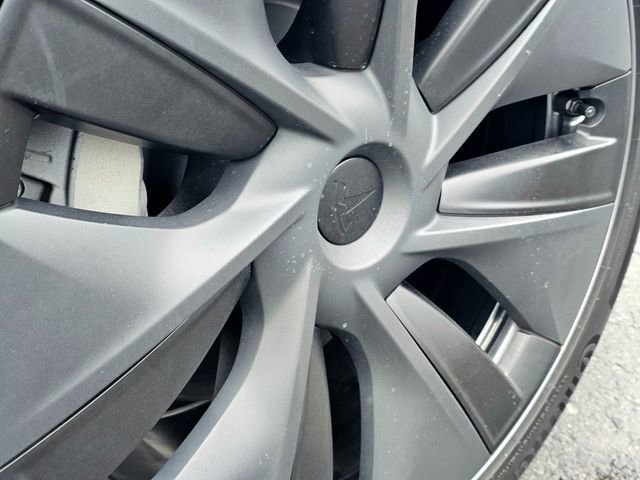 Used 2025 Tesla Model Y Long Range image 7