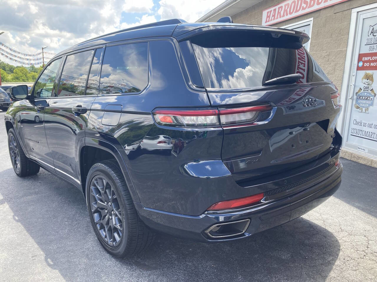 Used 2023 Jeep Grand Cherokee L Summit w/ Advanced Protech Group IV image 8