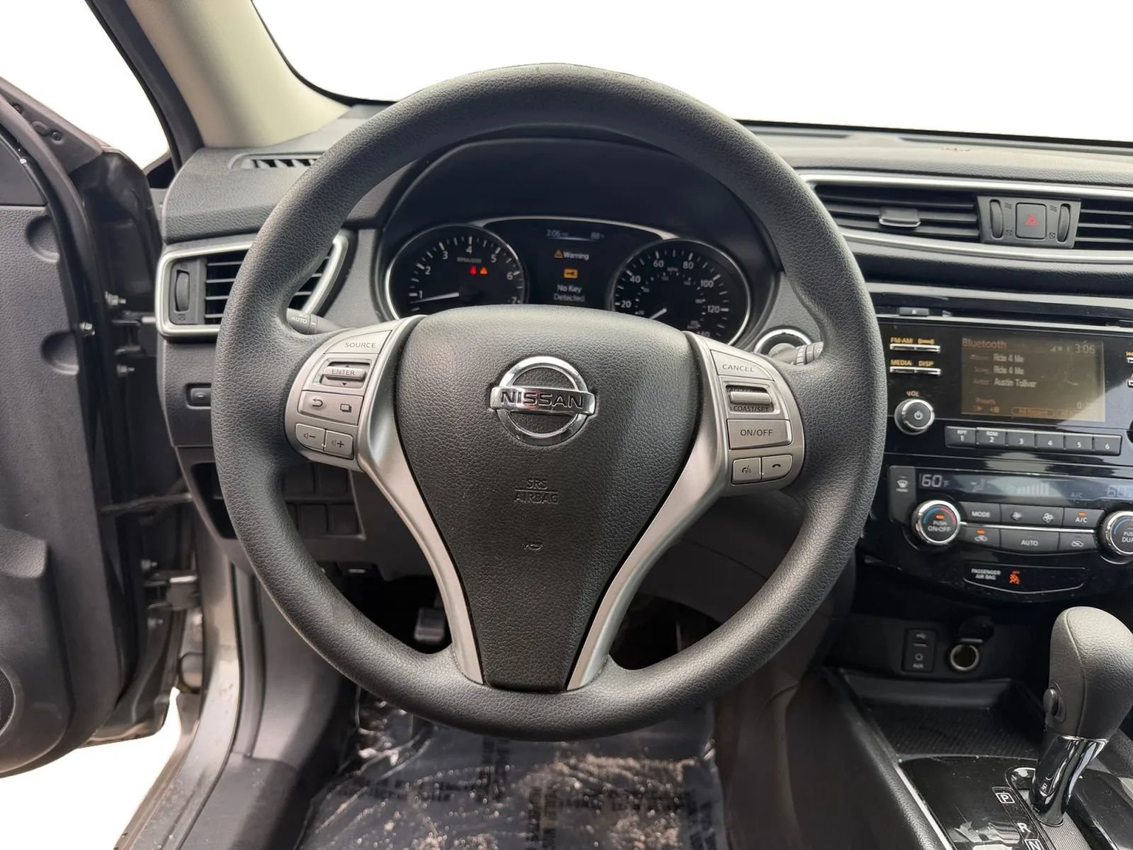 Used 2015 Nissan Rogue SV FWD image 11