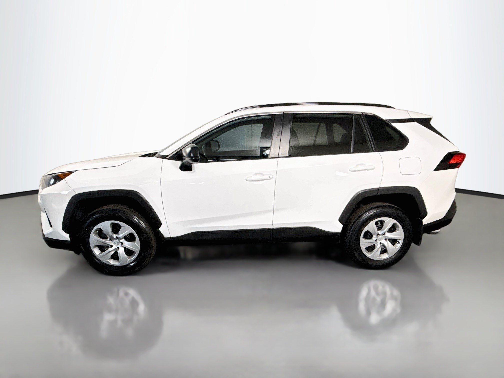 Used 2020 Toyota RAV4 LE FWD image 6