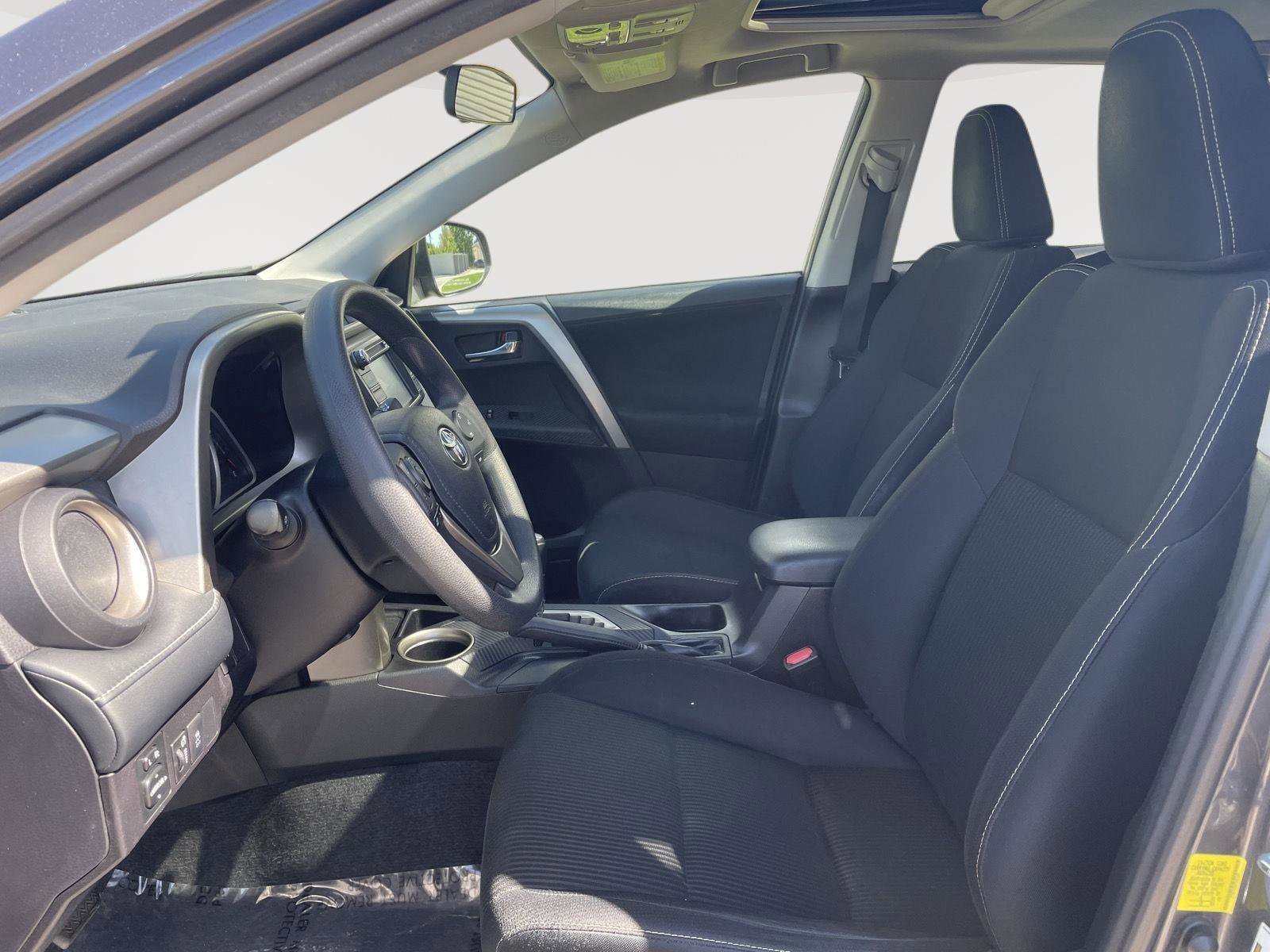 Used 2015 Toyota RAV4 XLE AWD/4WD image 18