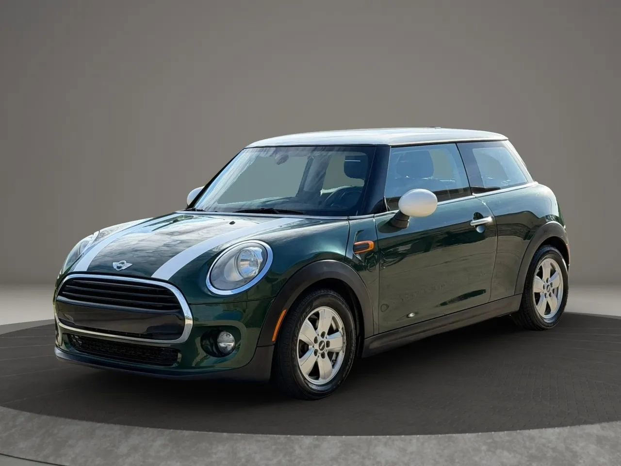 Used 2017 MINI Cooper 2-Door Hardtop image 7