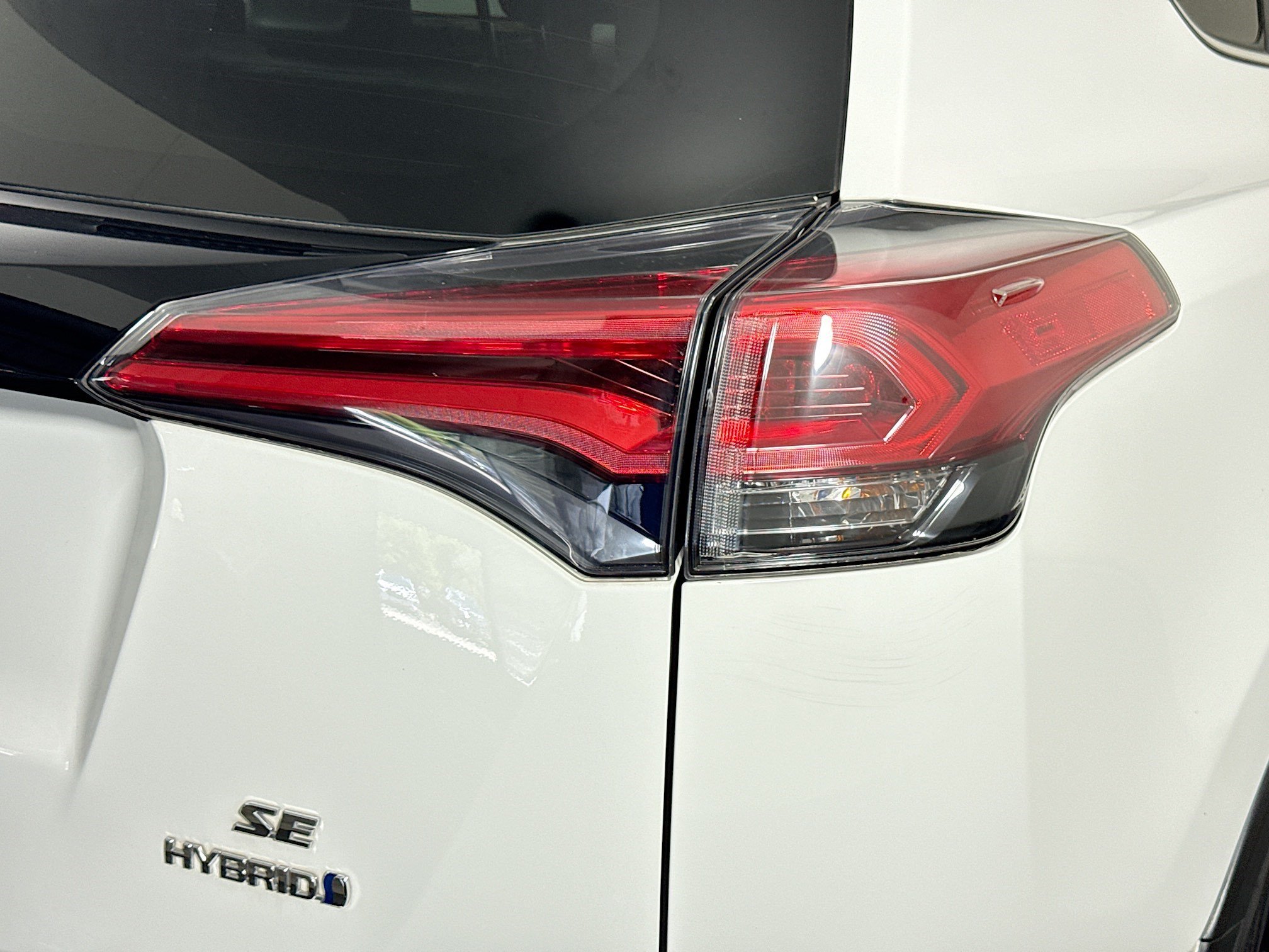 Used 2018 Toyota RAV4 SE w/ Advanced Technology Package AWD/4WD image 34