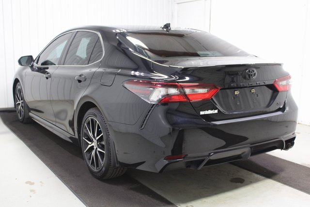 Used 2023 Toyota Camry SE image 4
