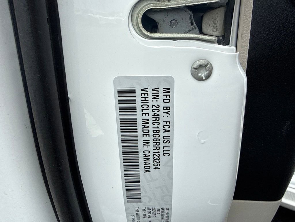 Used 2024 Chrysler Pacifica Touring-L FWD image 9