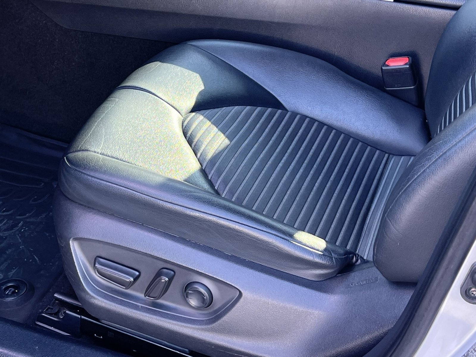 Used 2020 Toyota Camry SE image 12