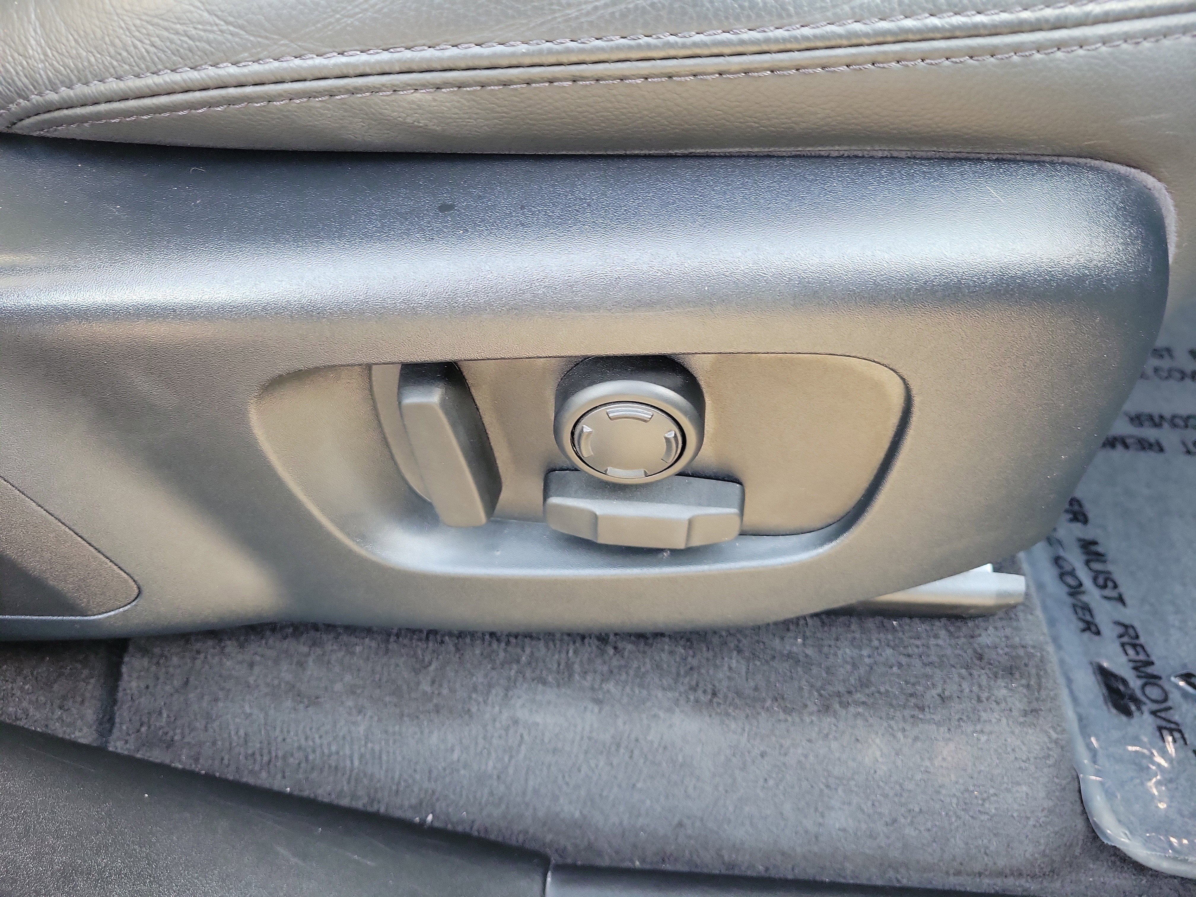 Used 2020 Land Rover Range Rover Sport SE image 9