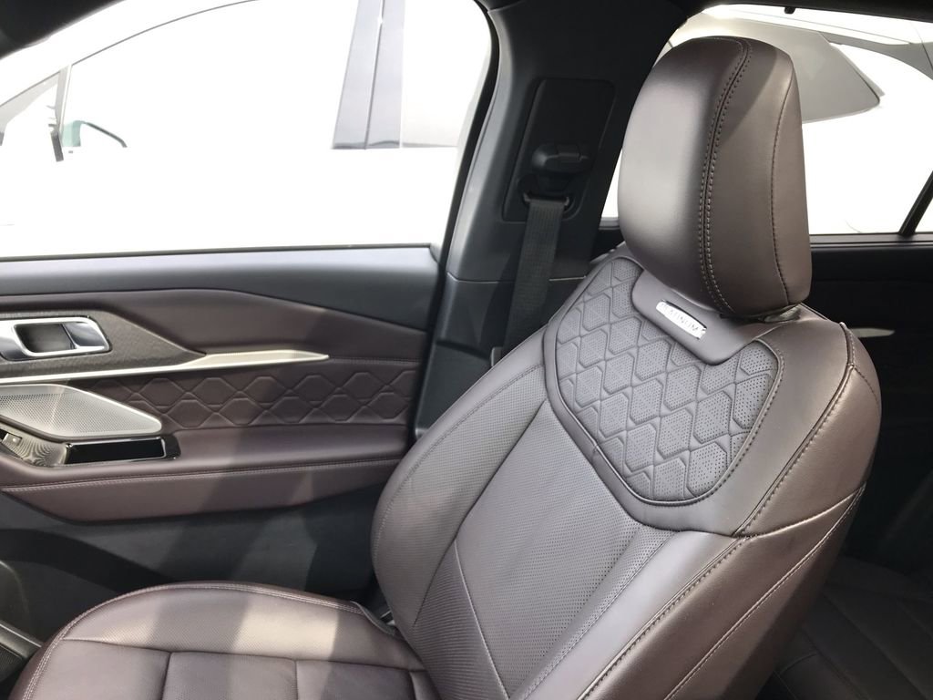 Used 2025 Ford Explorer Platinum w/ Ultimate Package image 25