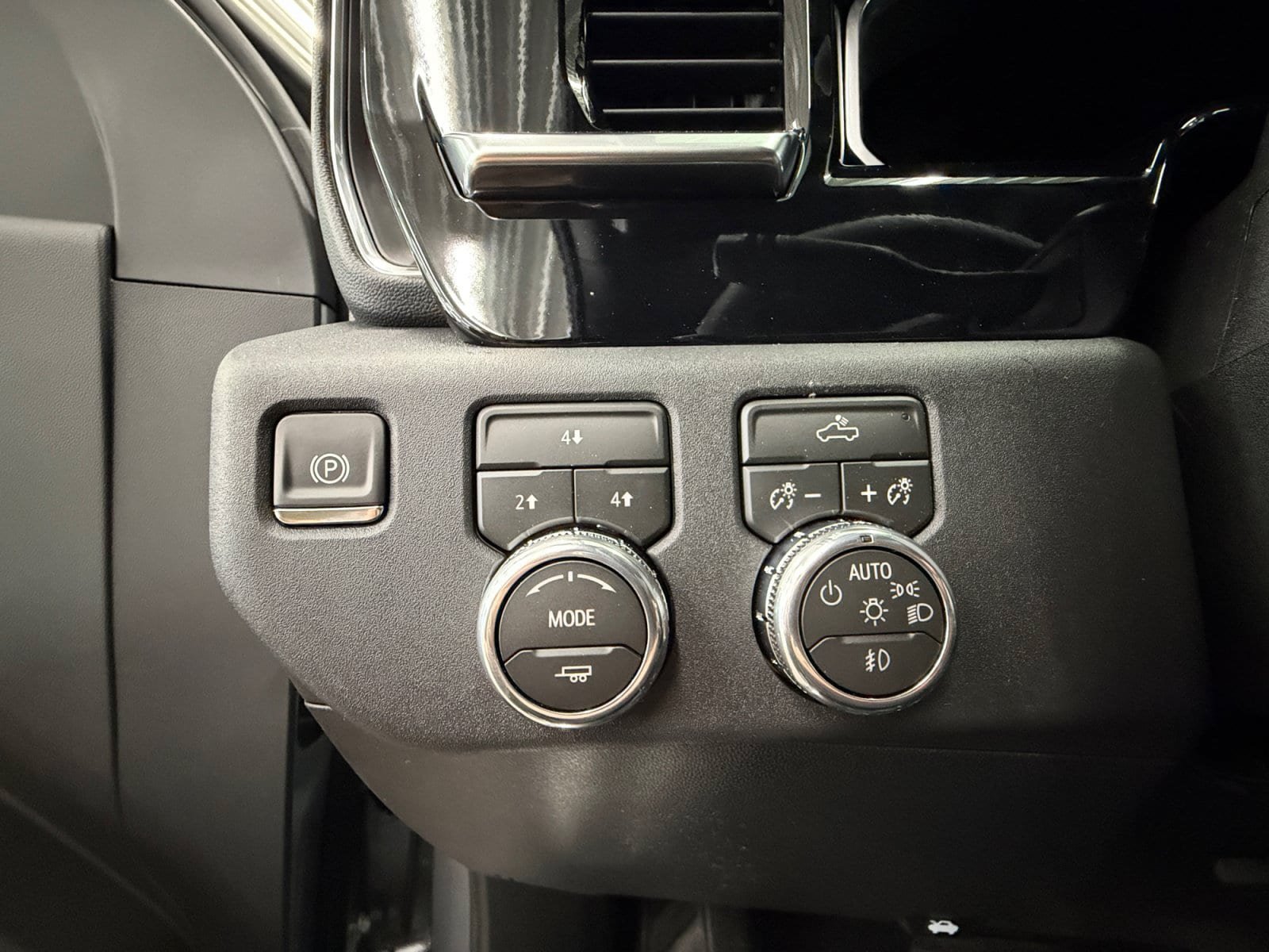 New 2026 GMC Sierra 2500 SLE w/ SLE Value Package; AWD/4WD image 19