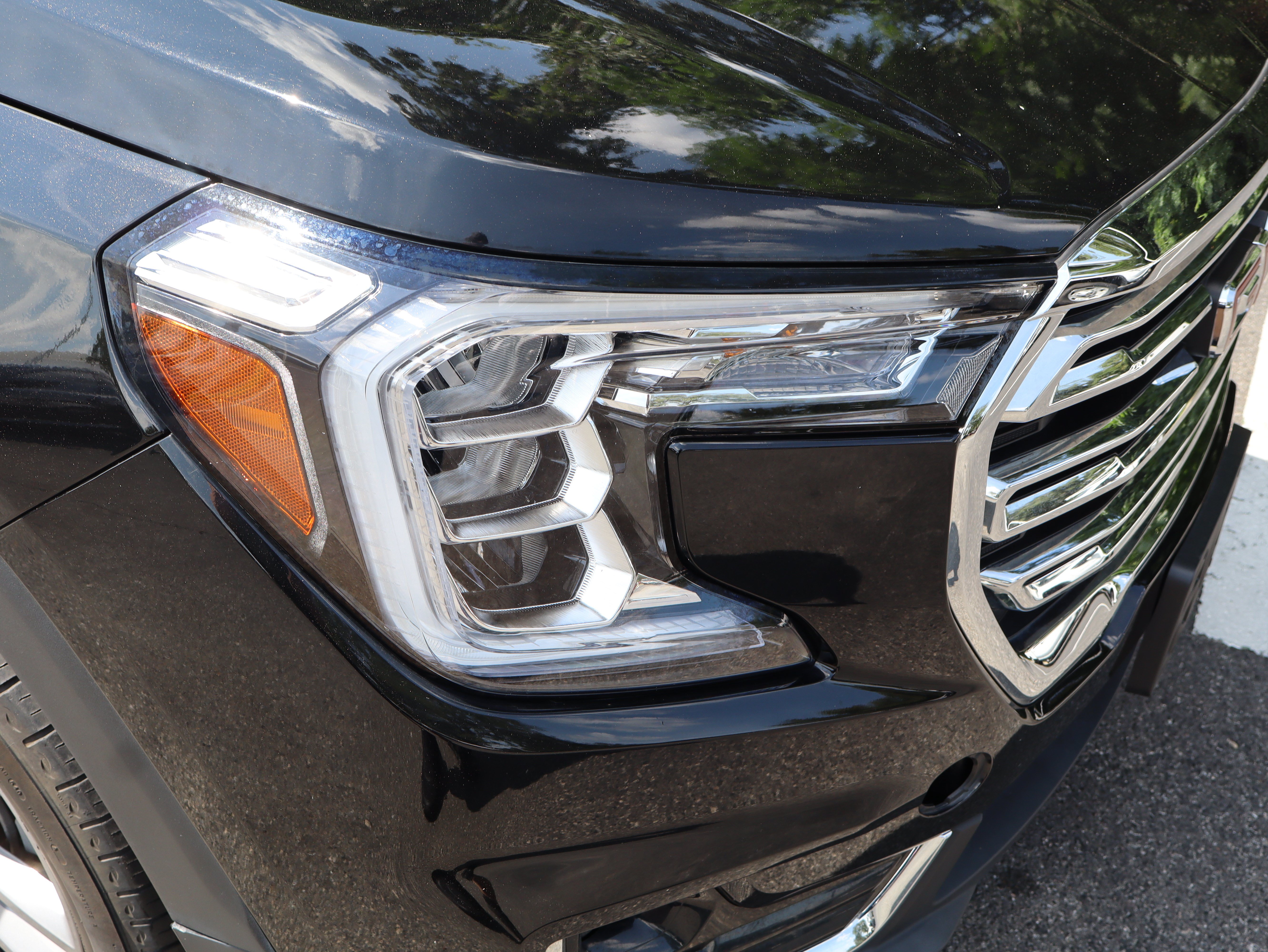 Used 2024 GMC Terrain SLT AWD/4WD image 12