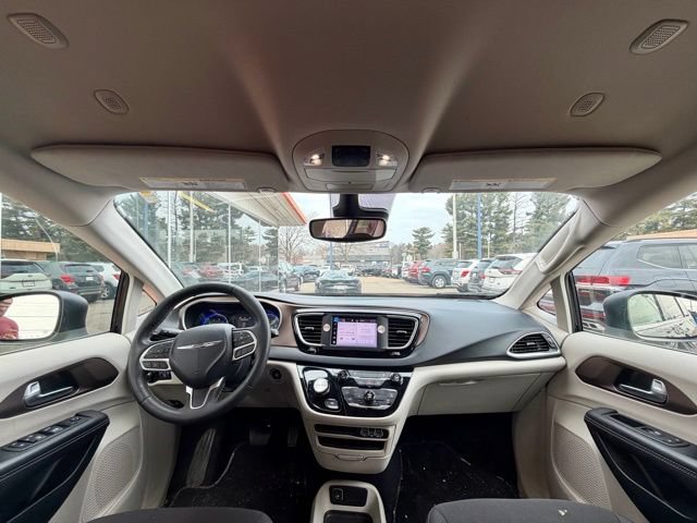 Used 2023 Chrysler Voyager LX FWD image 16