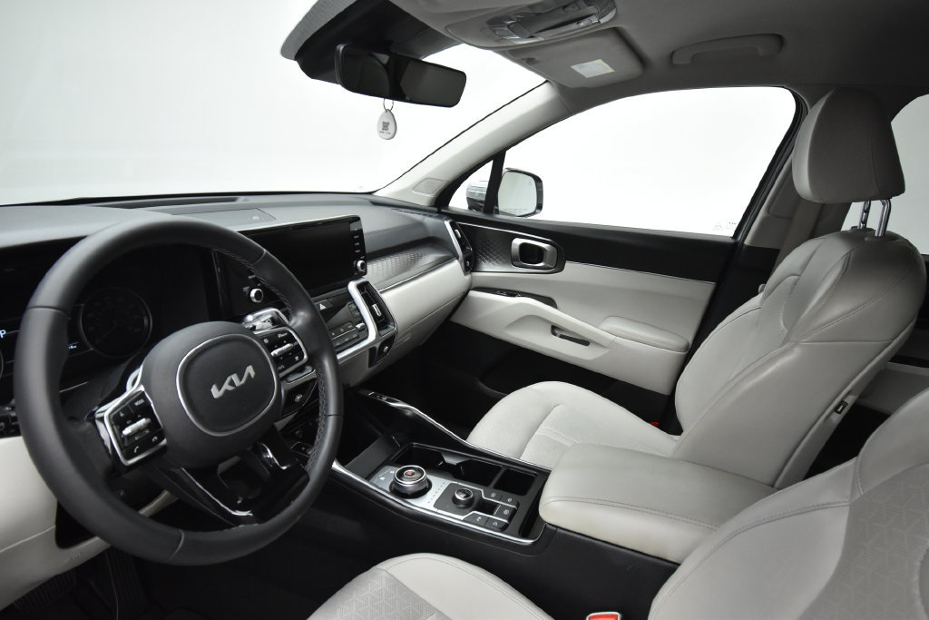 Used 2023 Kia Sorento EX AWD/4WD image 7
