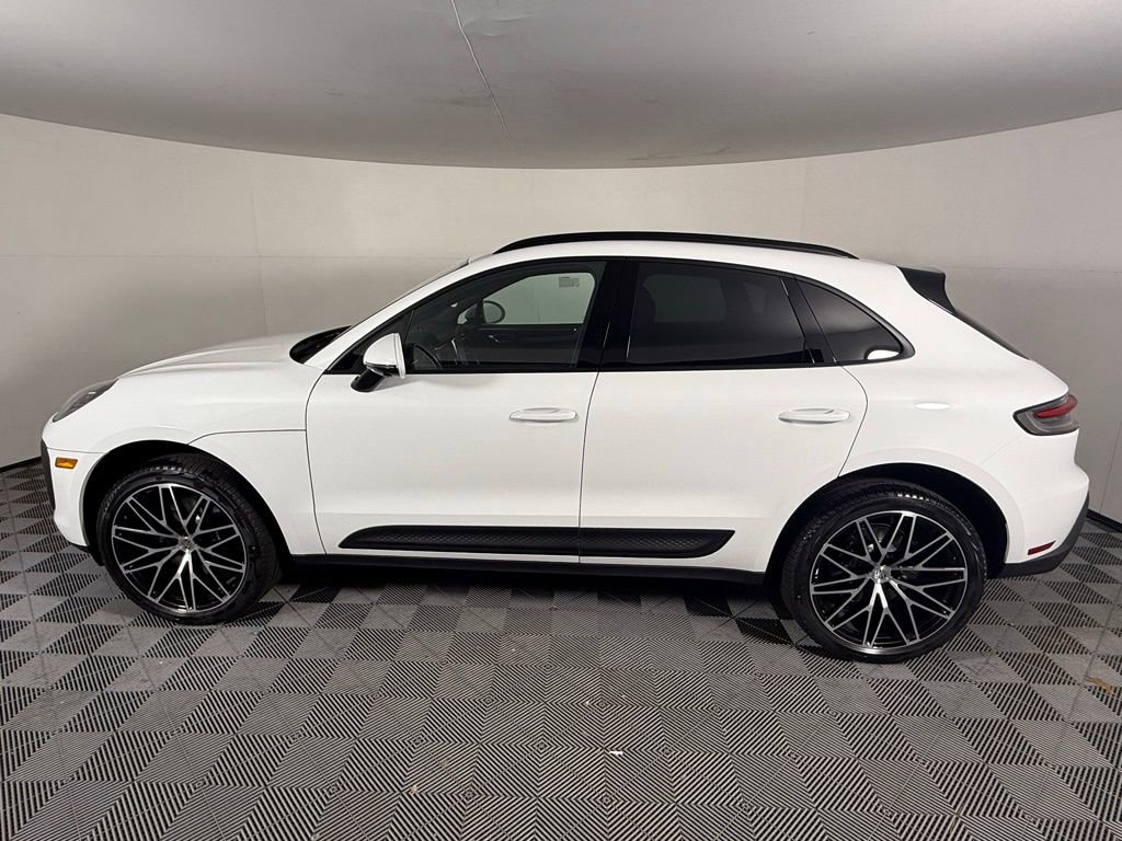 New 2026 Porsche Macan image 2