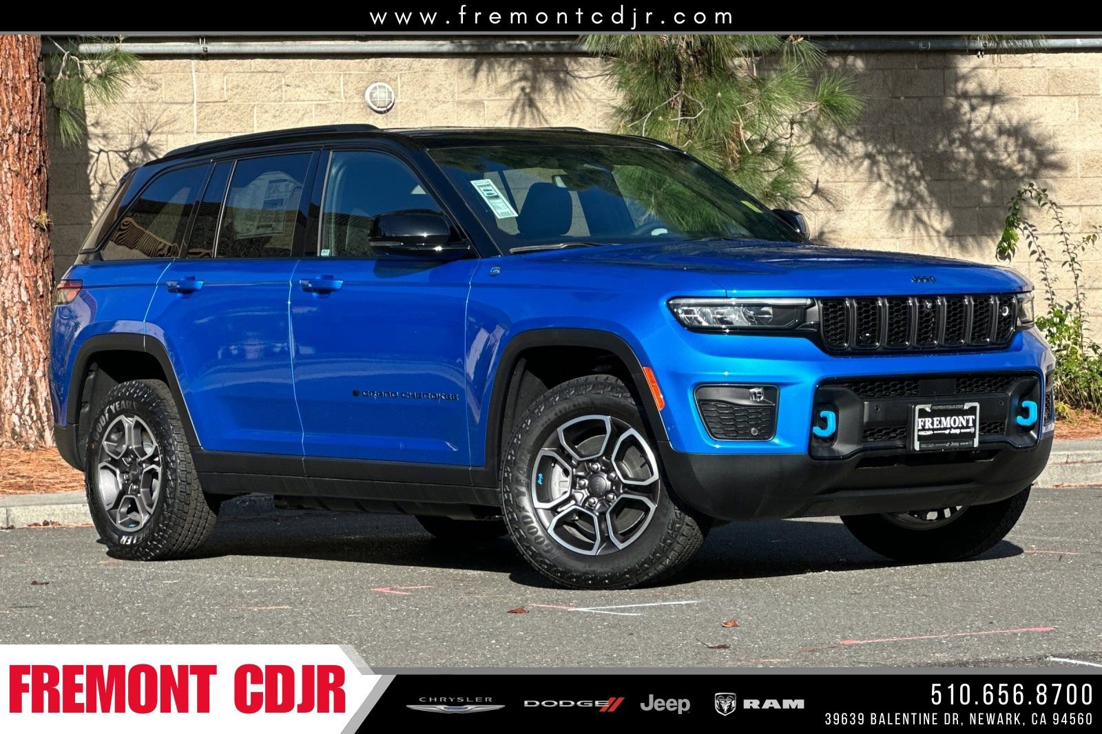 New 2023 Jeep Grand Cherokee Trailhawk w/ Advanced Protech Group II