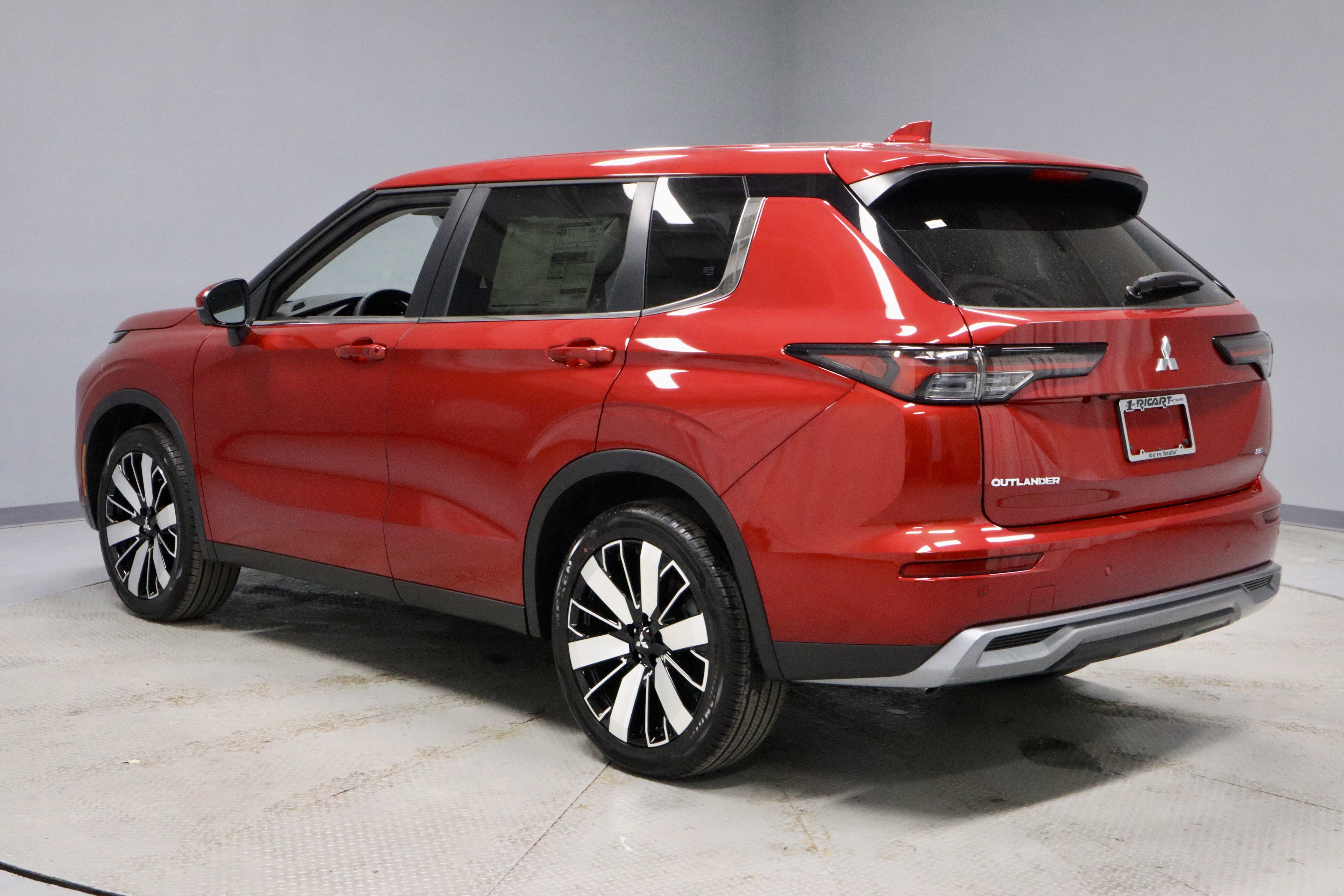 New 2026 Mitsubishi Outlander SE image 6