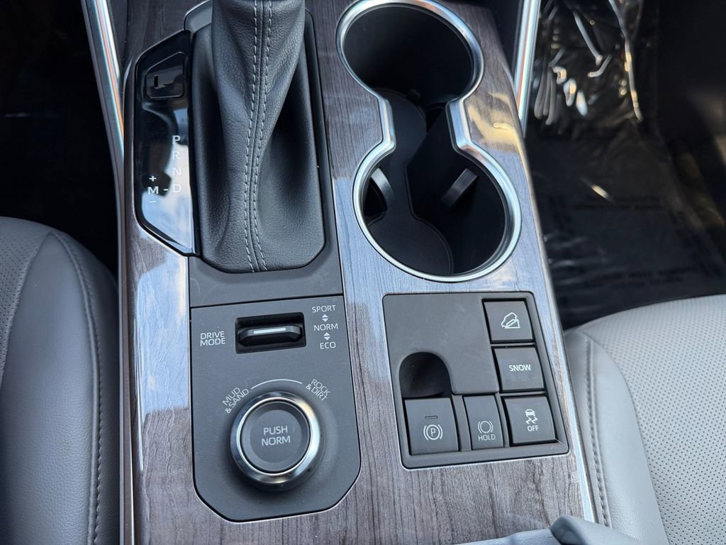 Used 2023 Toyota Highlander Platinum image 19
