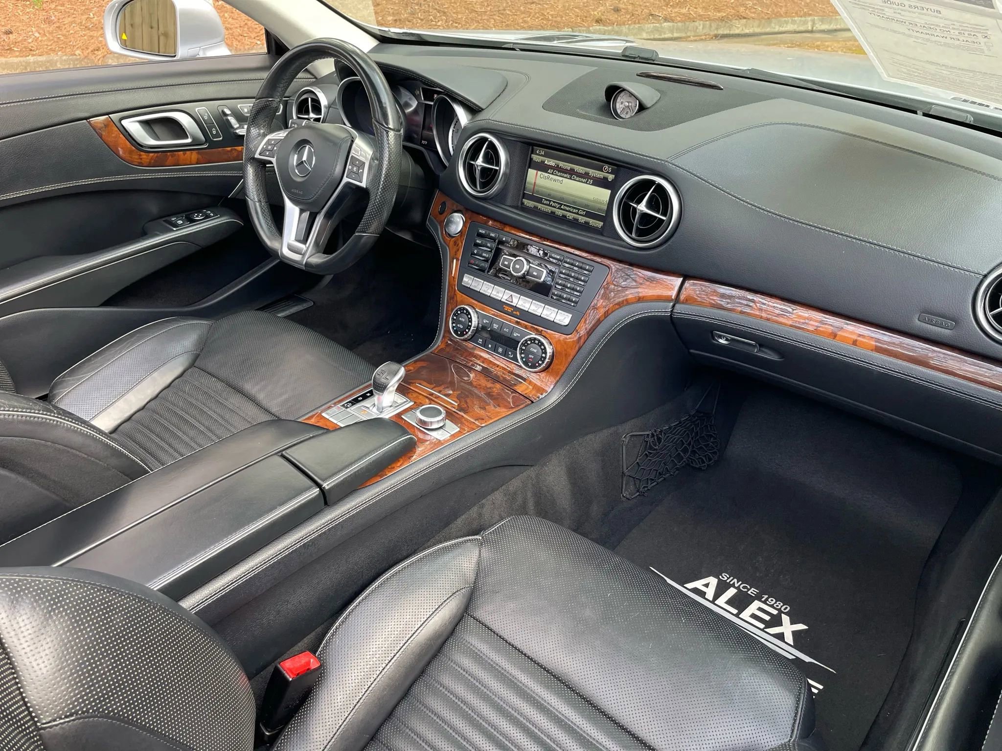 Used 2016 Mercedes-Benz SL 550 w/ Driver Assistance Package image 18