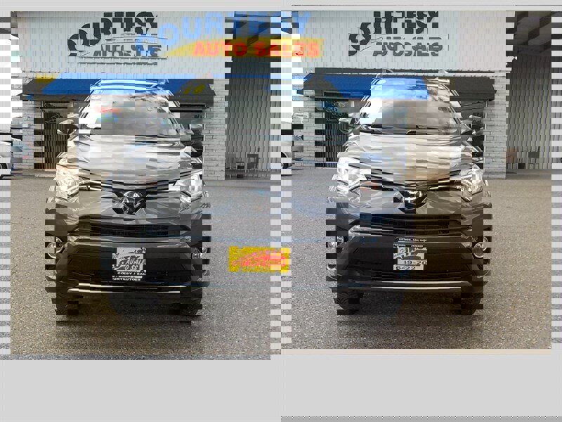 Used 2018 Toyota RAV4 XLE image 16