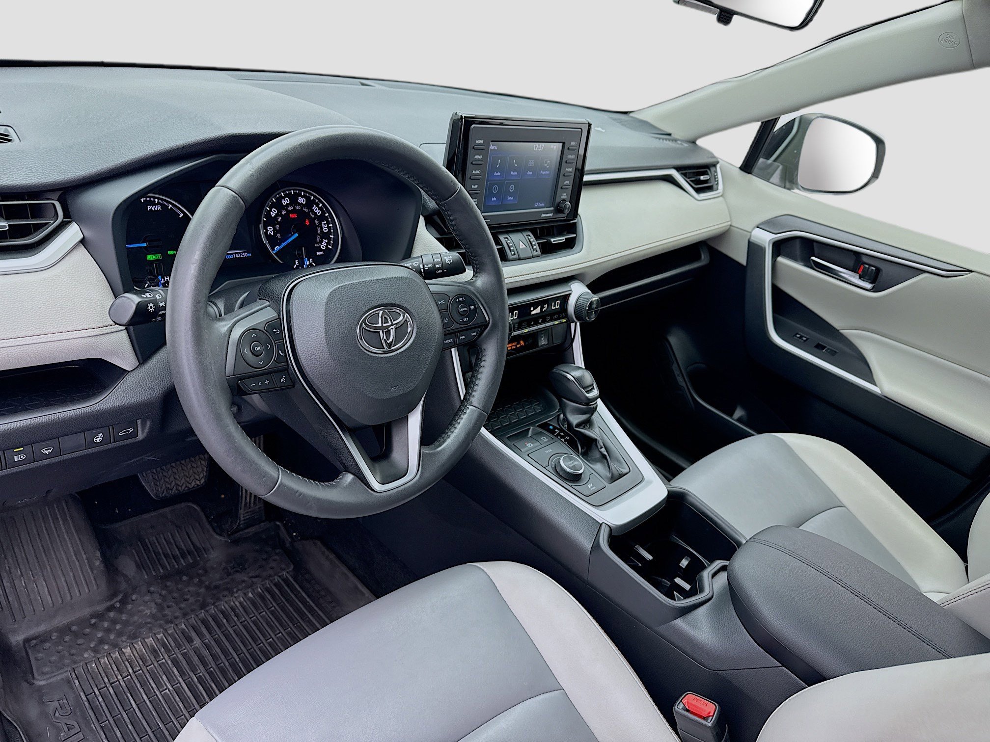 Used 2022 Toyota RAV4 XLE Premium AWD/4WD image 7